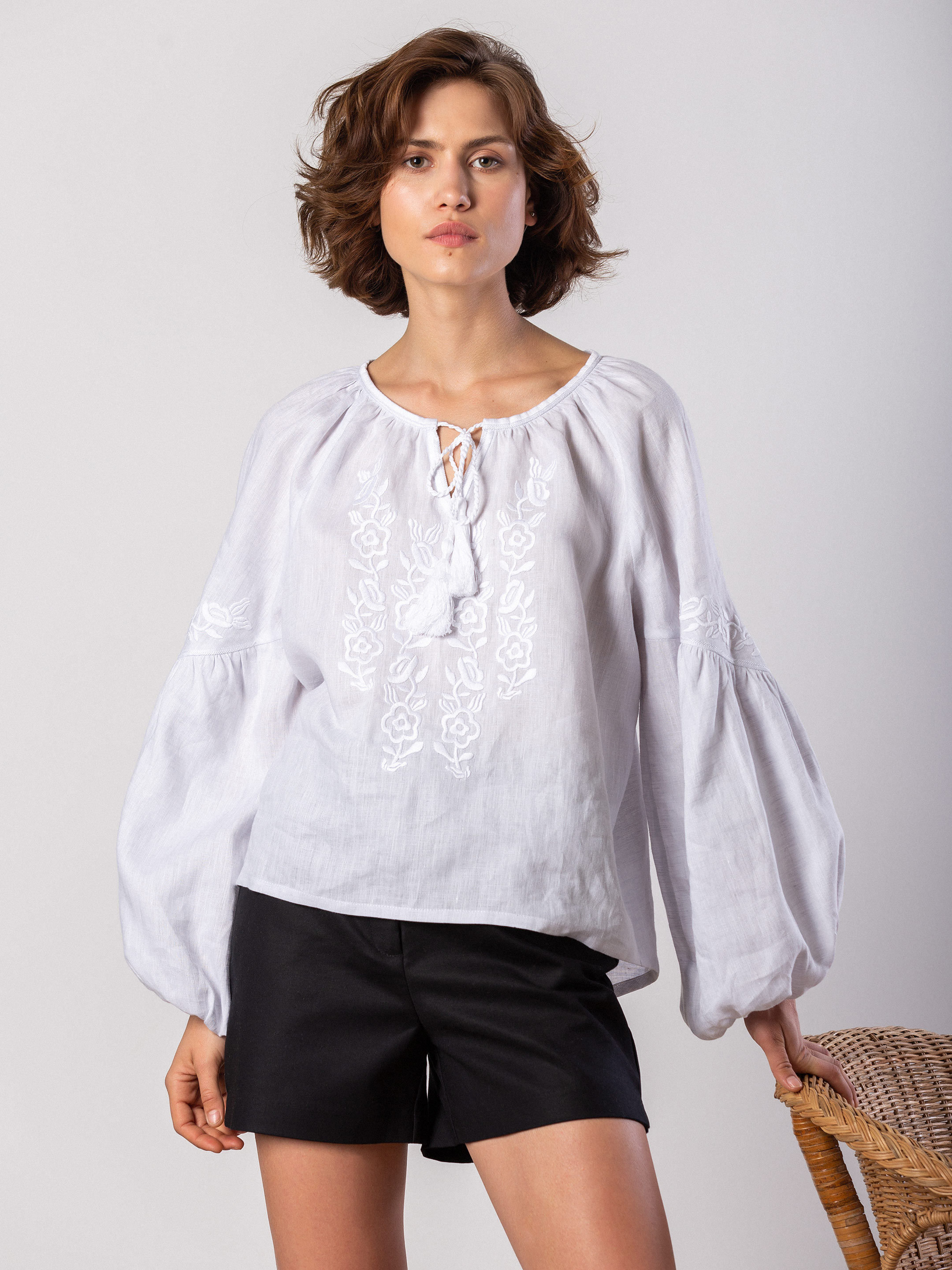 Light grey blouse with white floral embroidery Pure - photo 1