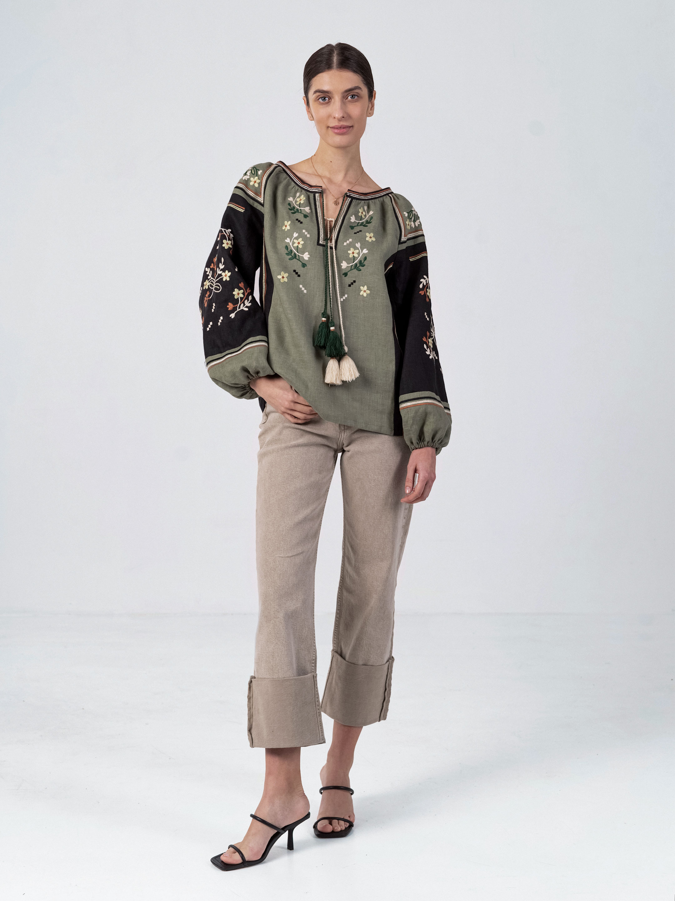 Linen embroidered shirt with floral ornament Vesna - photo 2