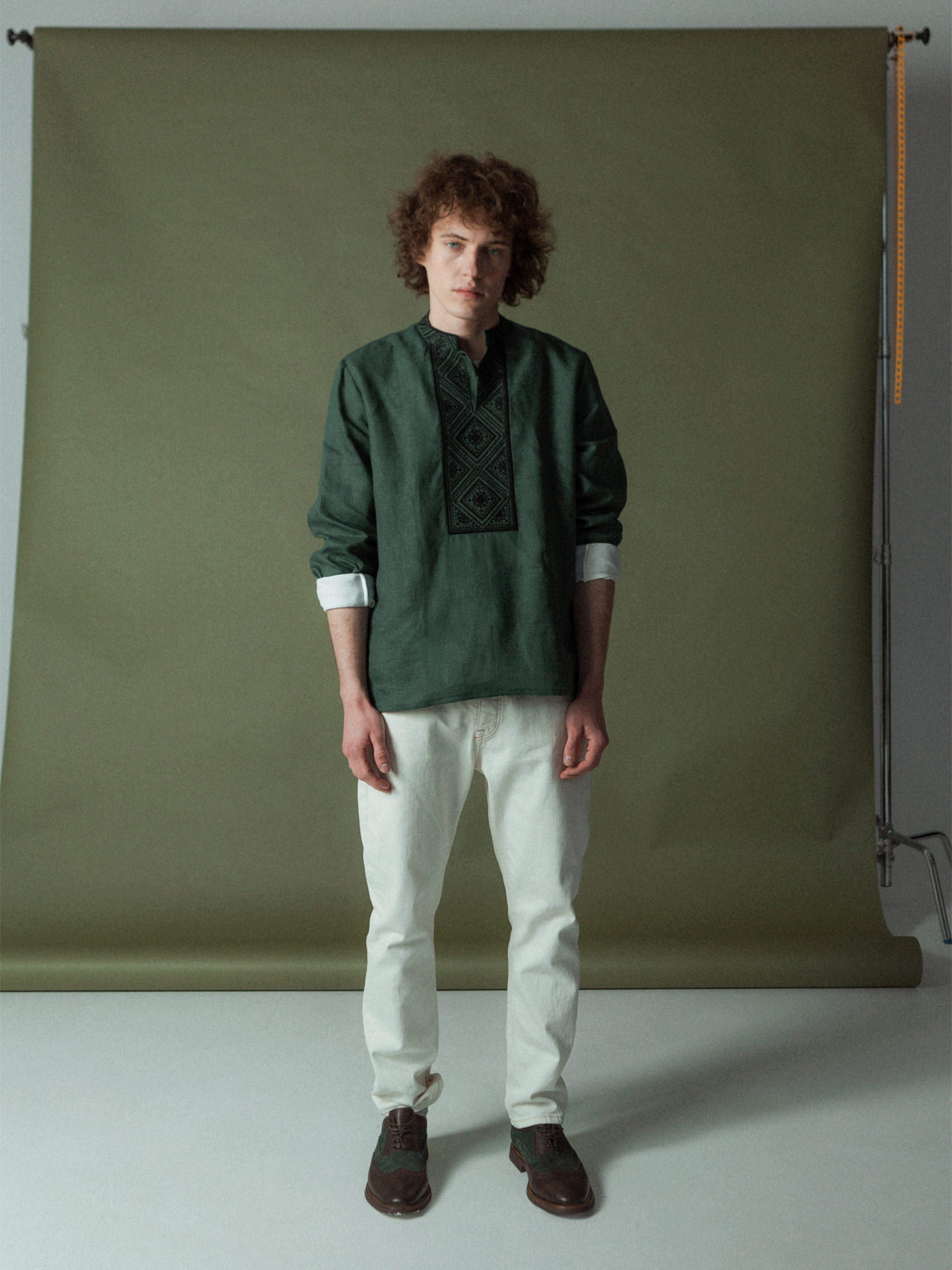 Men's shirt from green linen with embroidery Troyan - photo 2