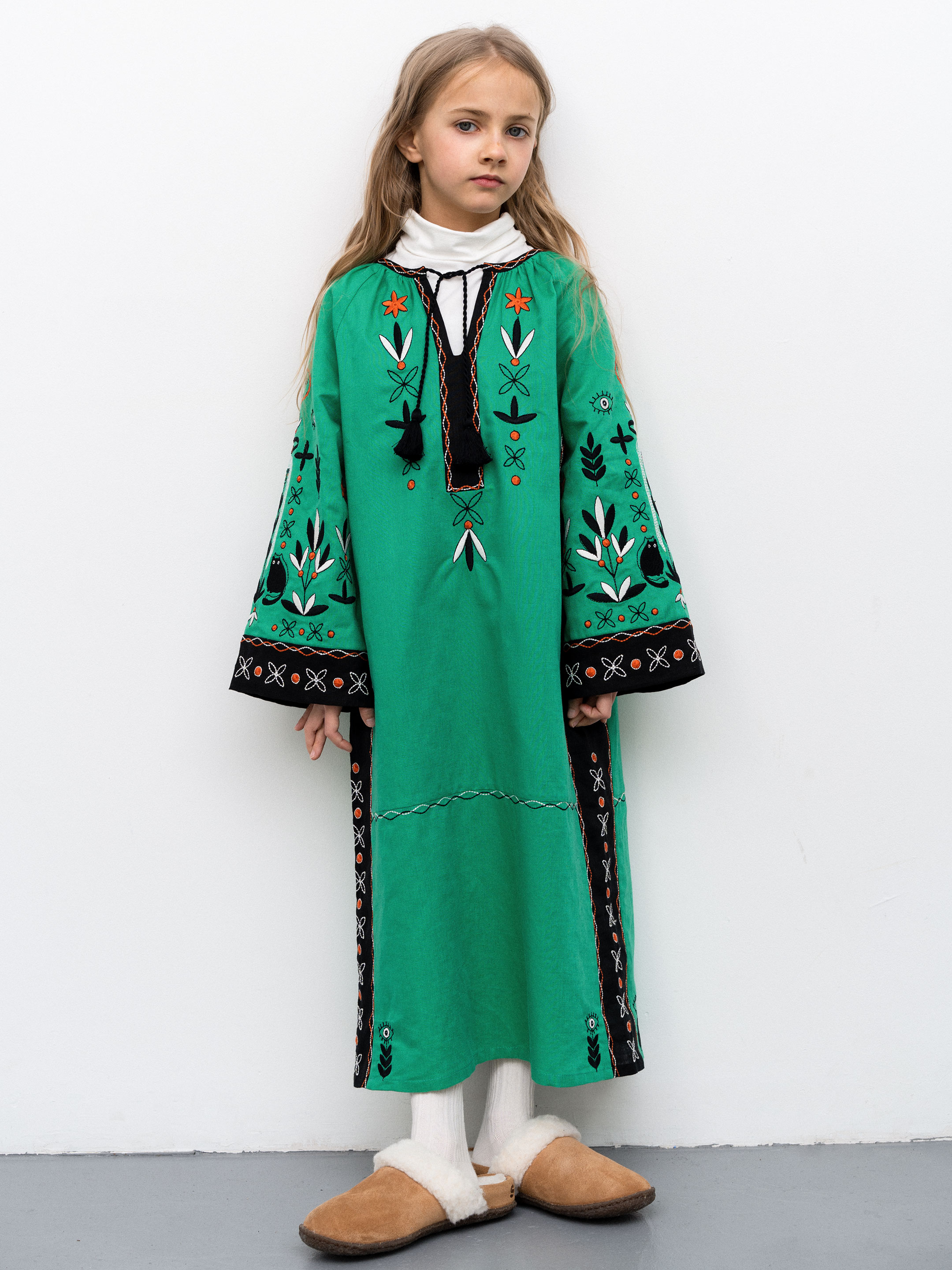 Divchyna Trostynka embroidered children's dress - photo 1
