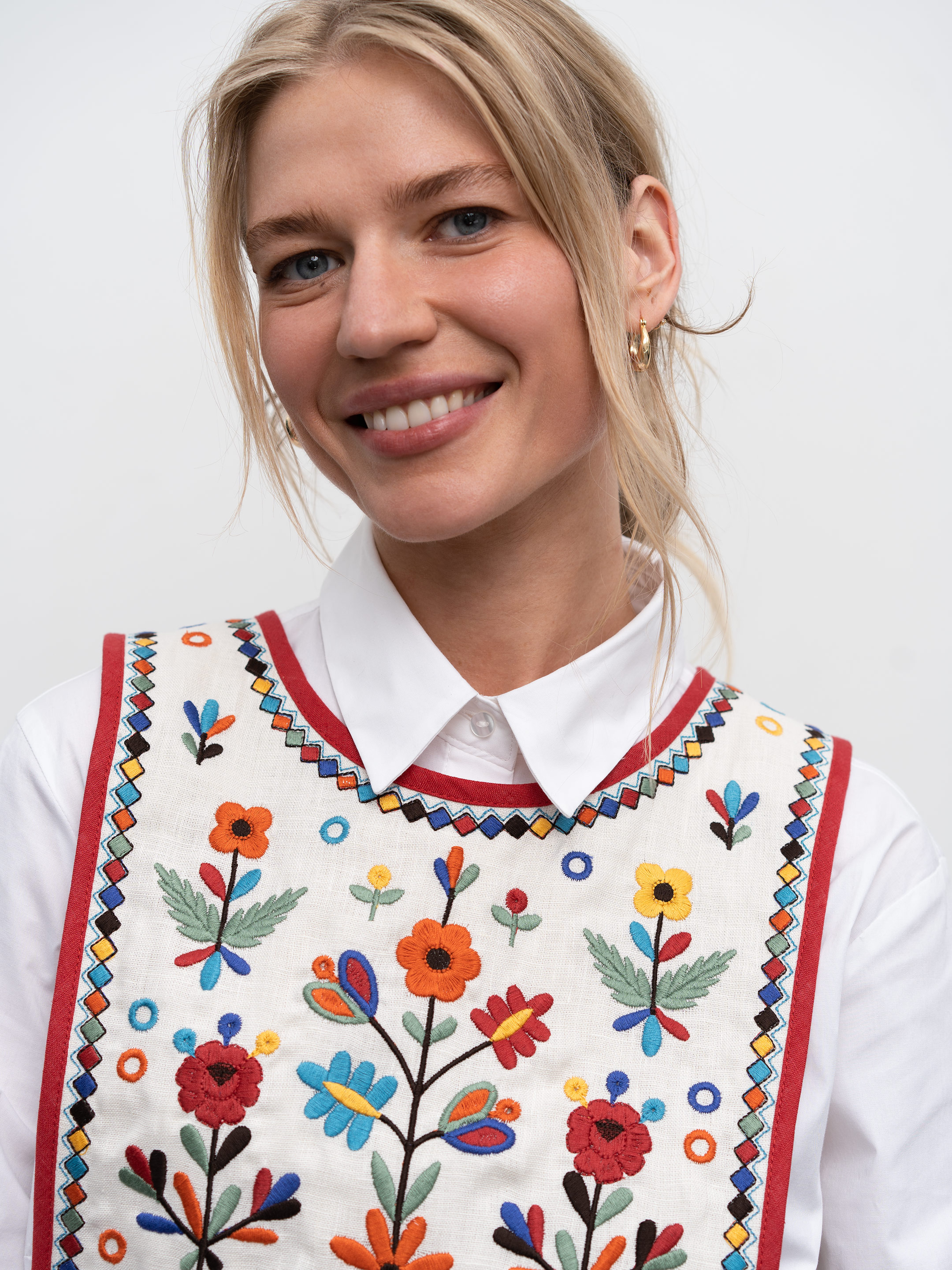 Linen embroidered vest with ties Yaryna vest - photo 2