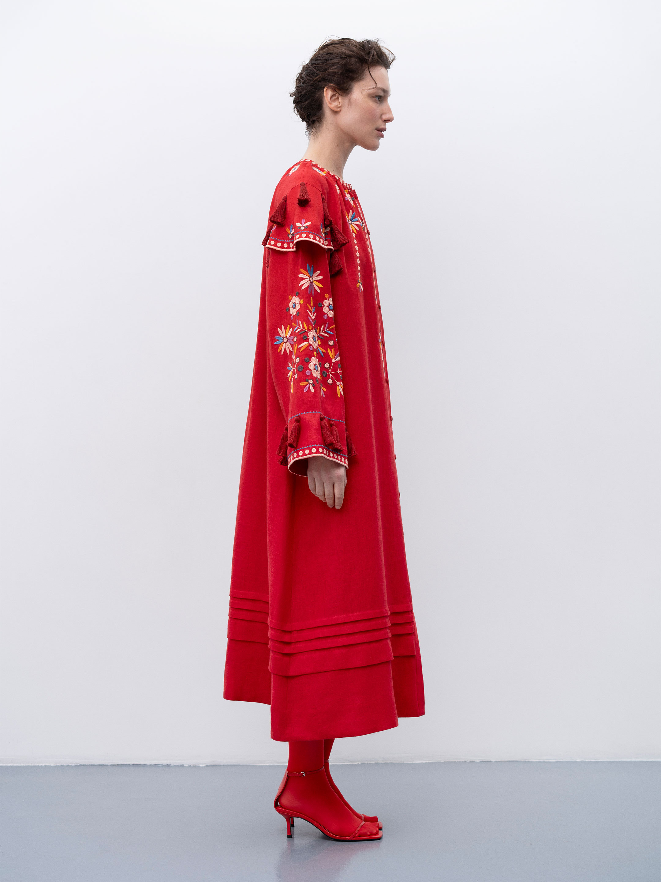 Red linen embroidered dress with floral motifs and tassels Vesnyanka Chervona - photo 2