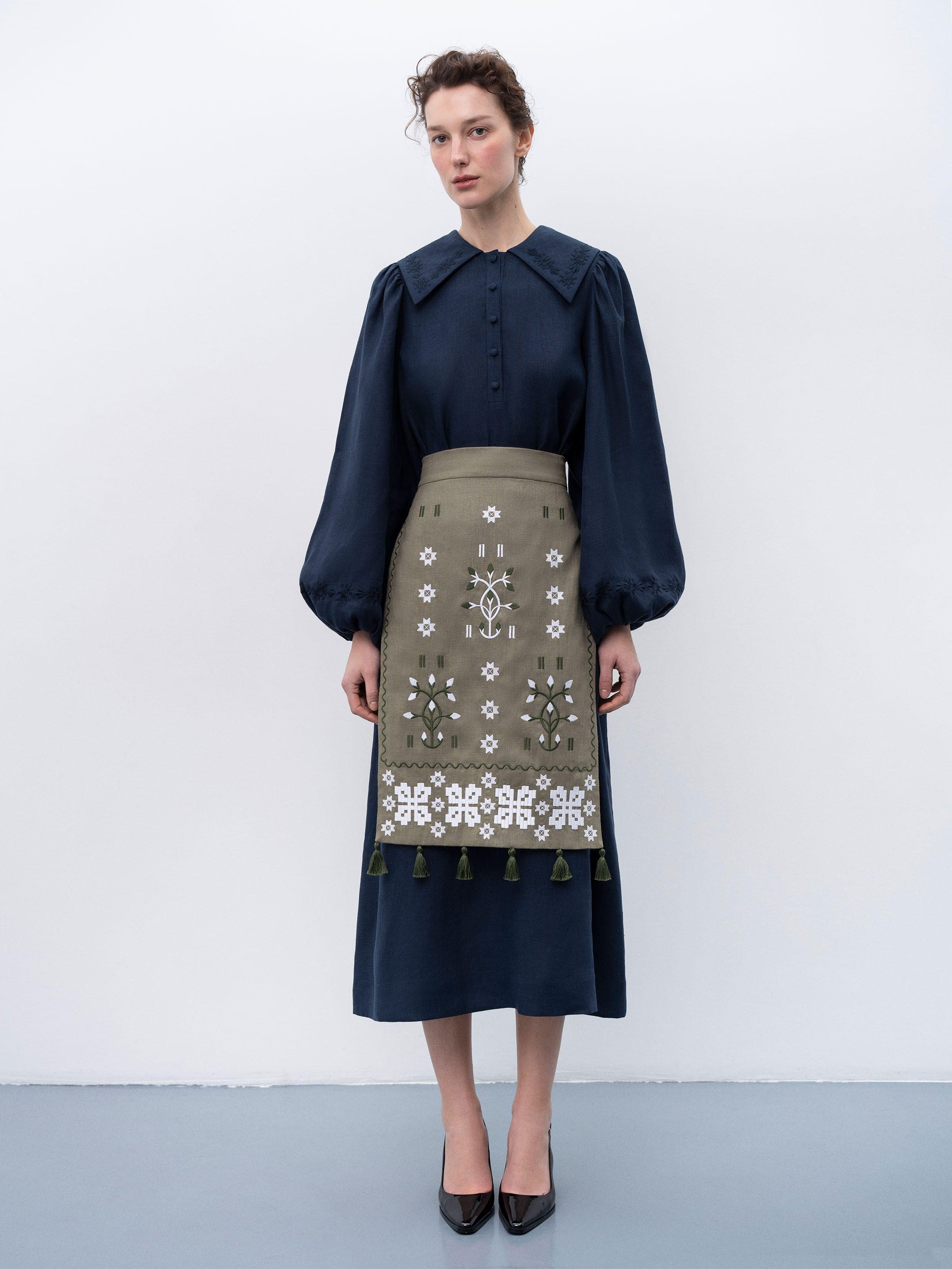 Embroidered linen apron khaki color Rozmay - photo 1