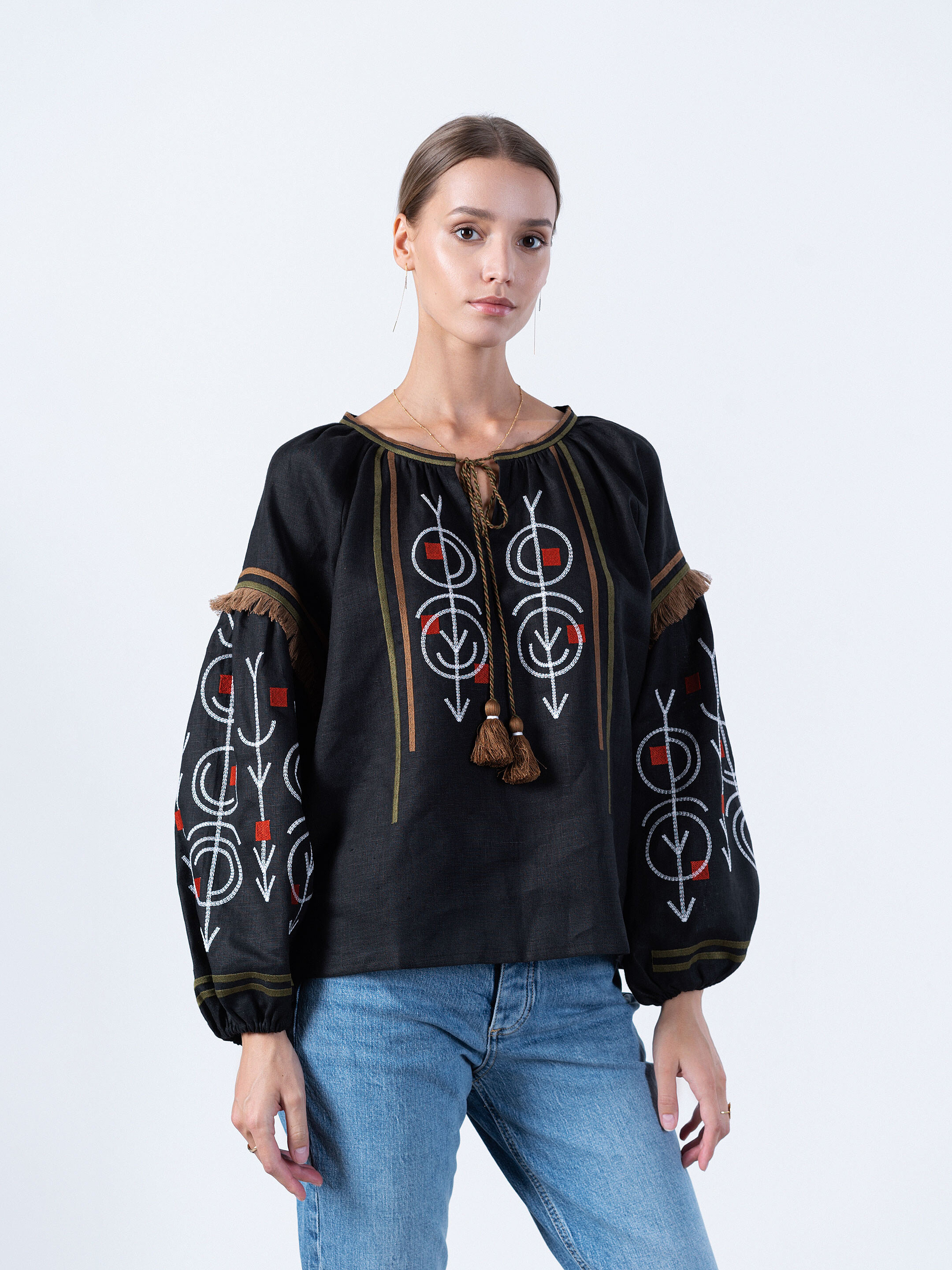 Linen embroidered shirt in black GEO Buy