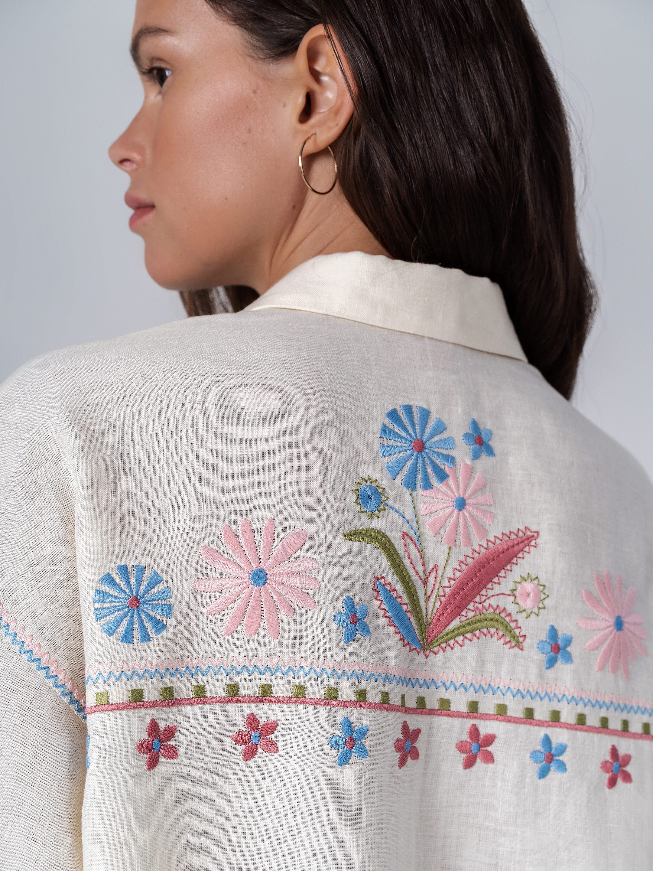 Linen shirt with floral embroidery Veselka fitting
