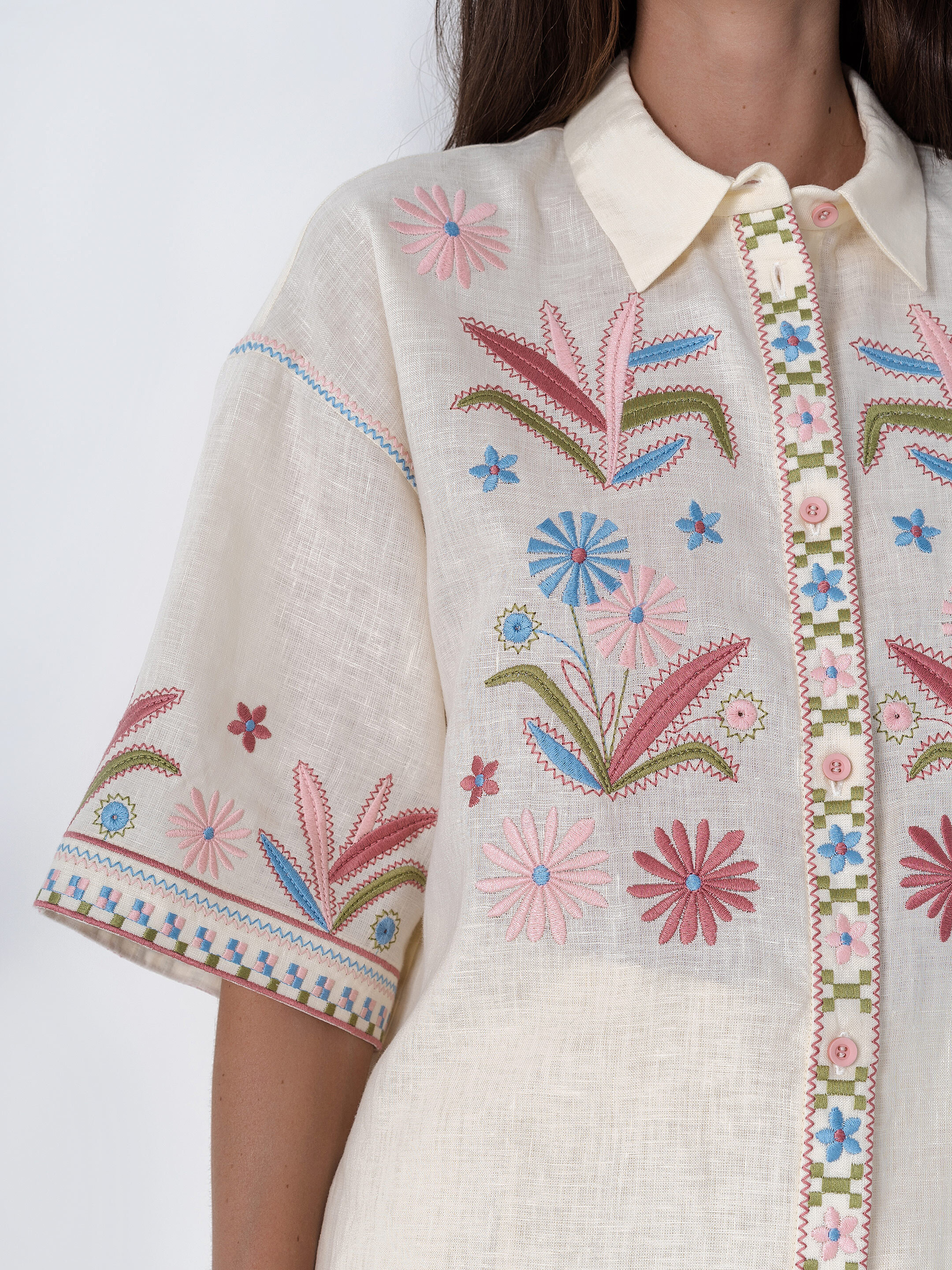 Linen shirt with floral embroidery Veselka ціна