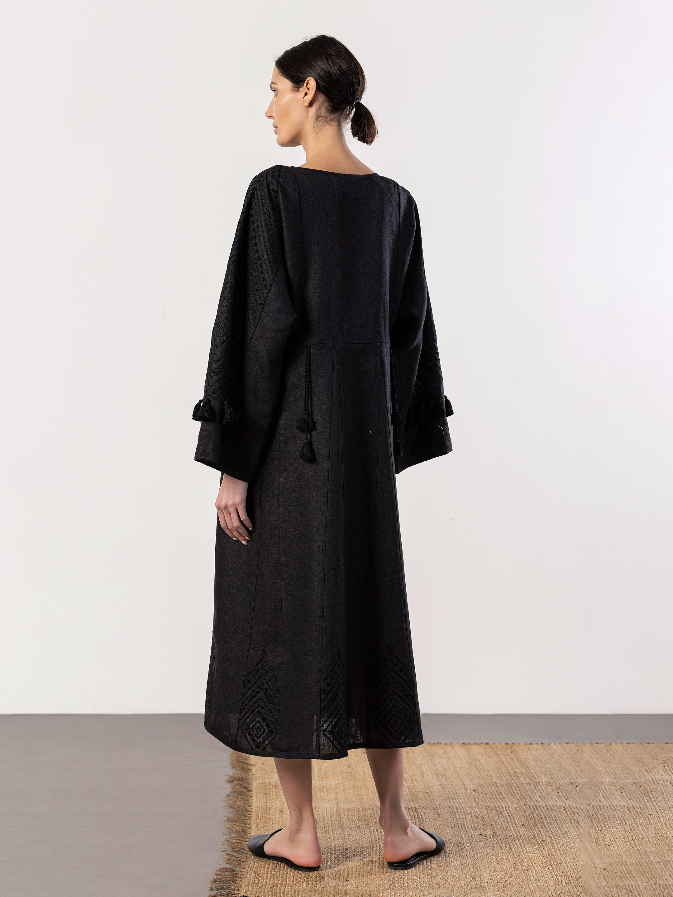 Linen black dress with embroidery in tone Raven ціна