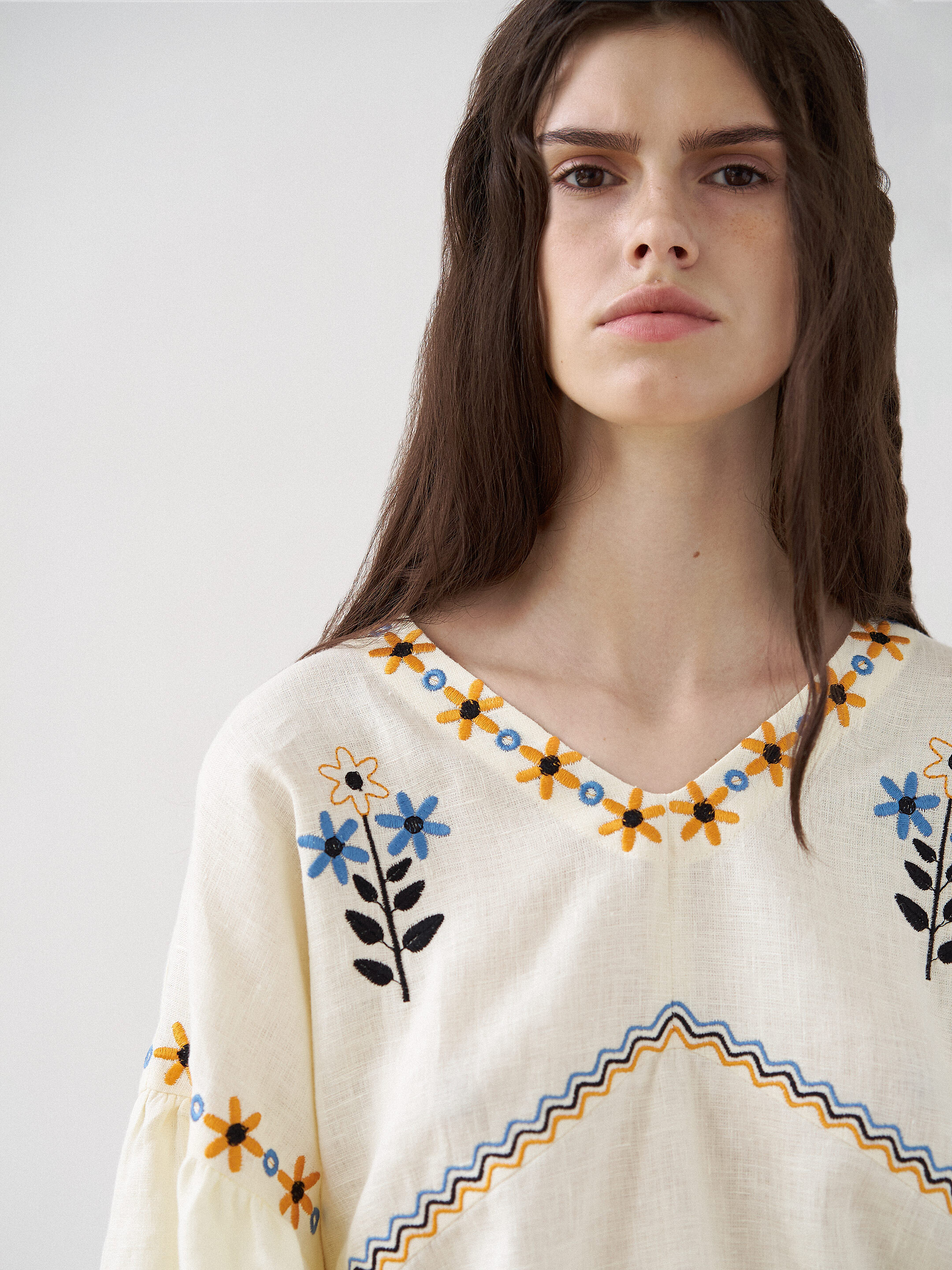 Linen blouse with floral embroidery Obriy ціна