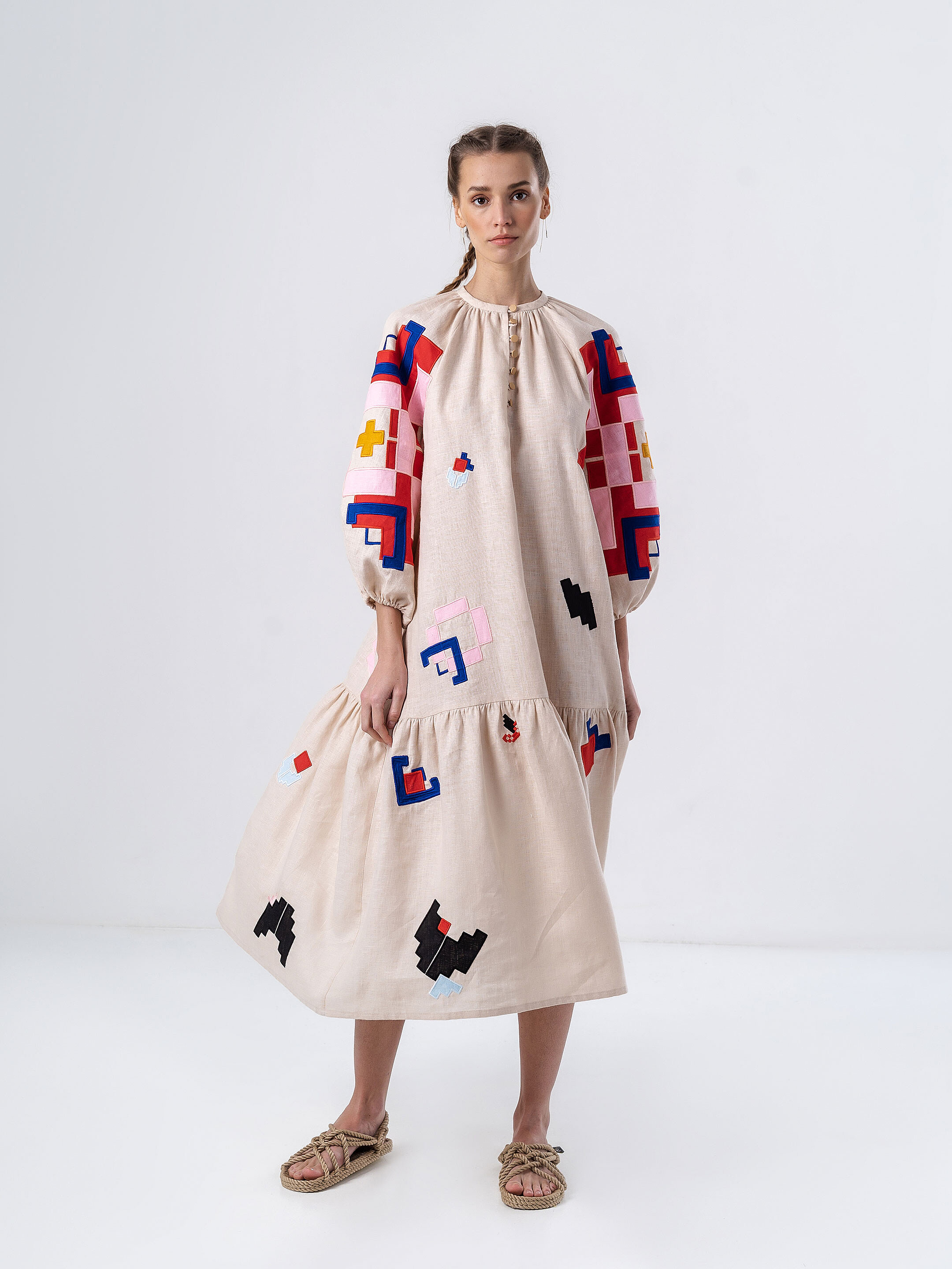 Light linen dress with applique Eva Buy