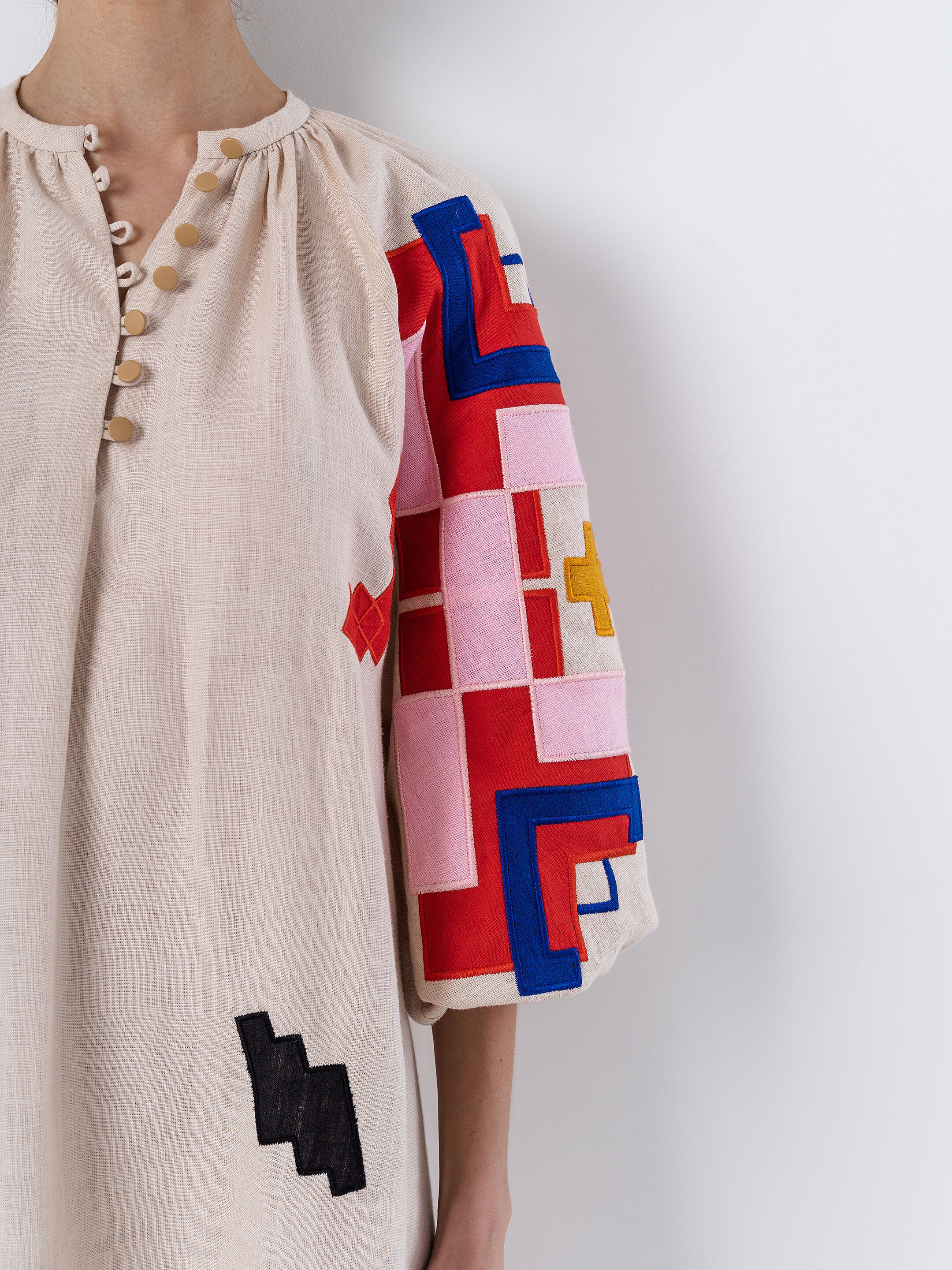Light linen dress with applique Eva fitting