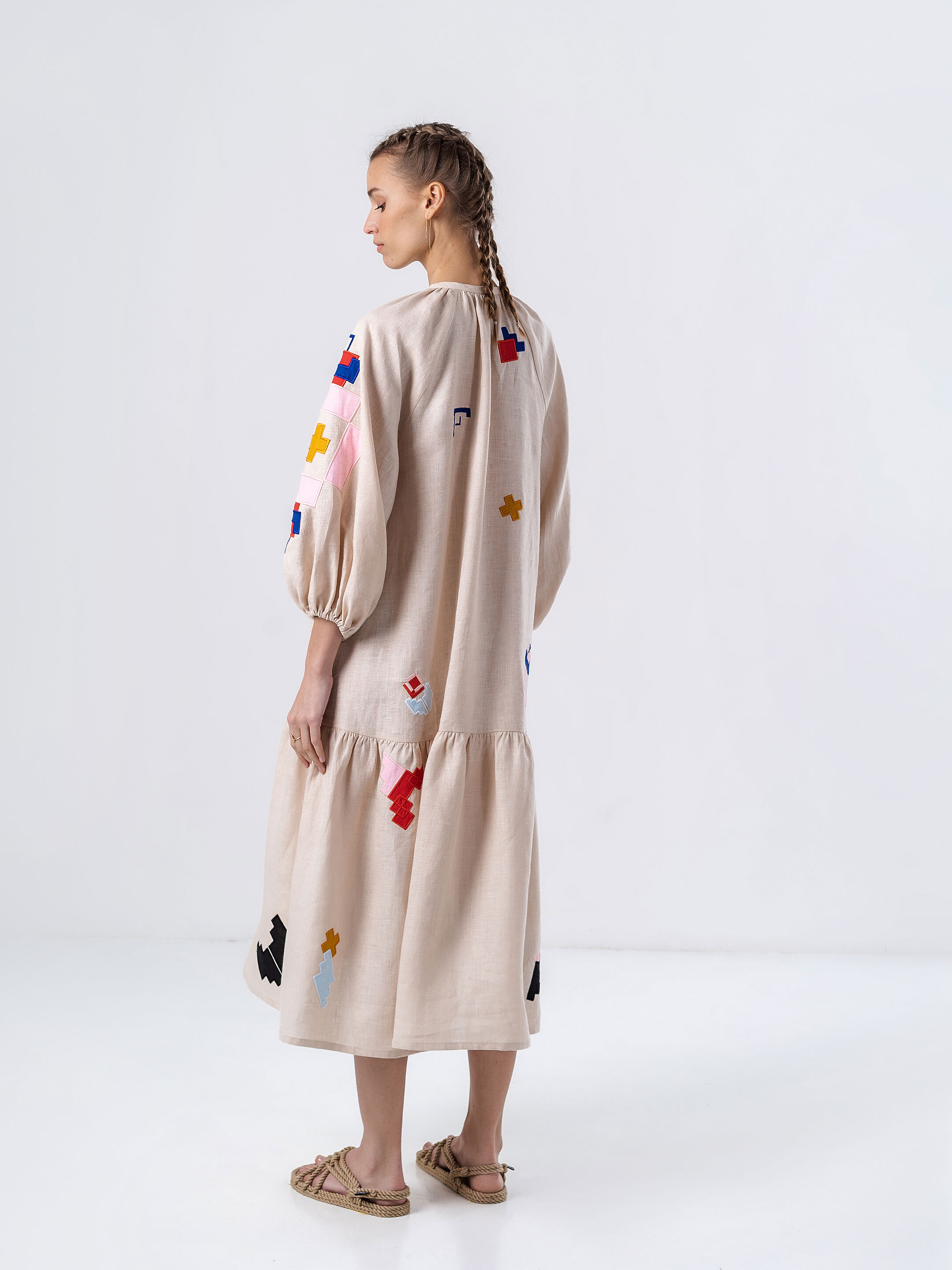 Light linen dress with applique Eva sizes