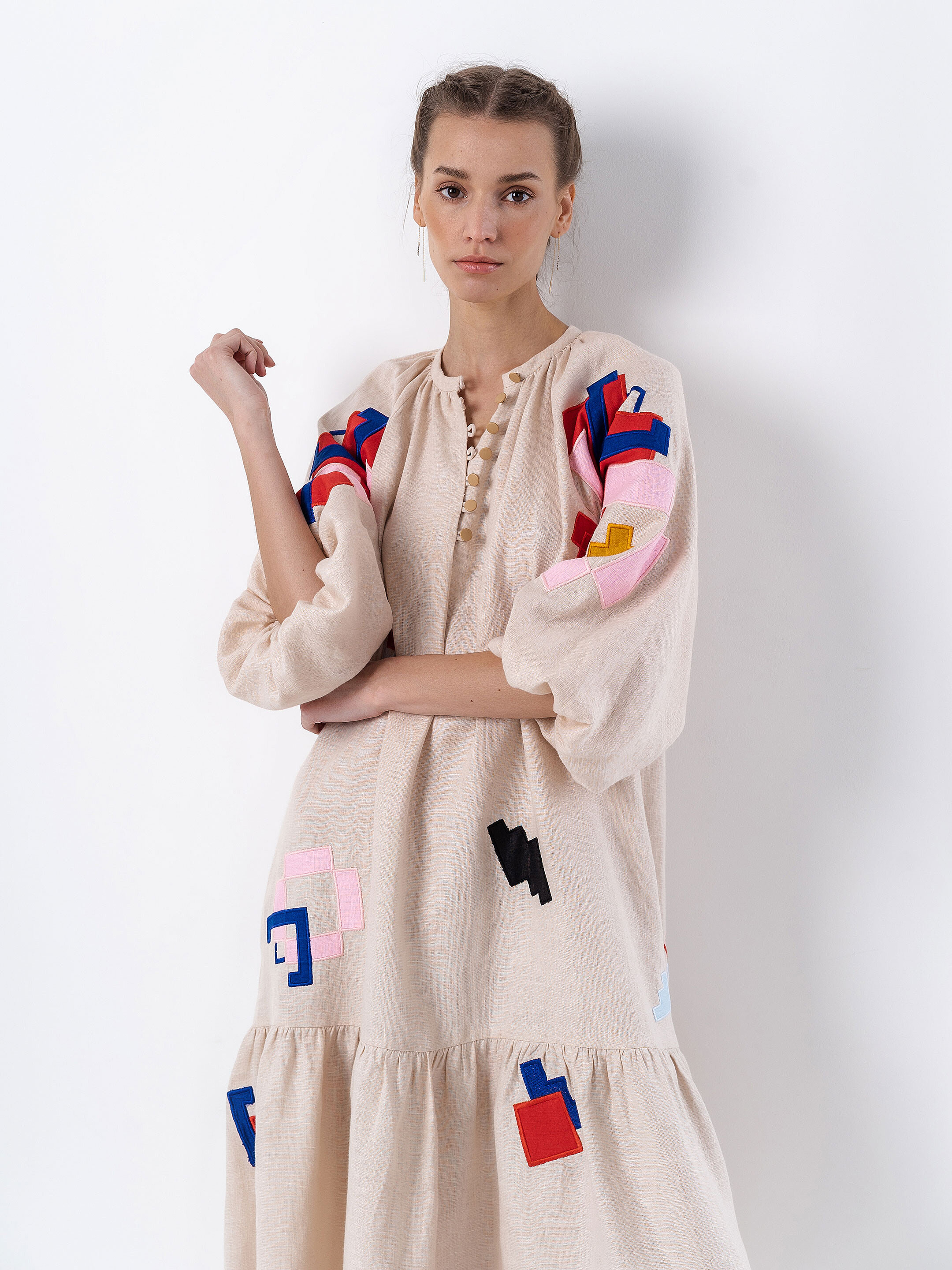 Light linen dress with applique Eva choose
