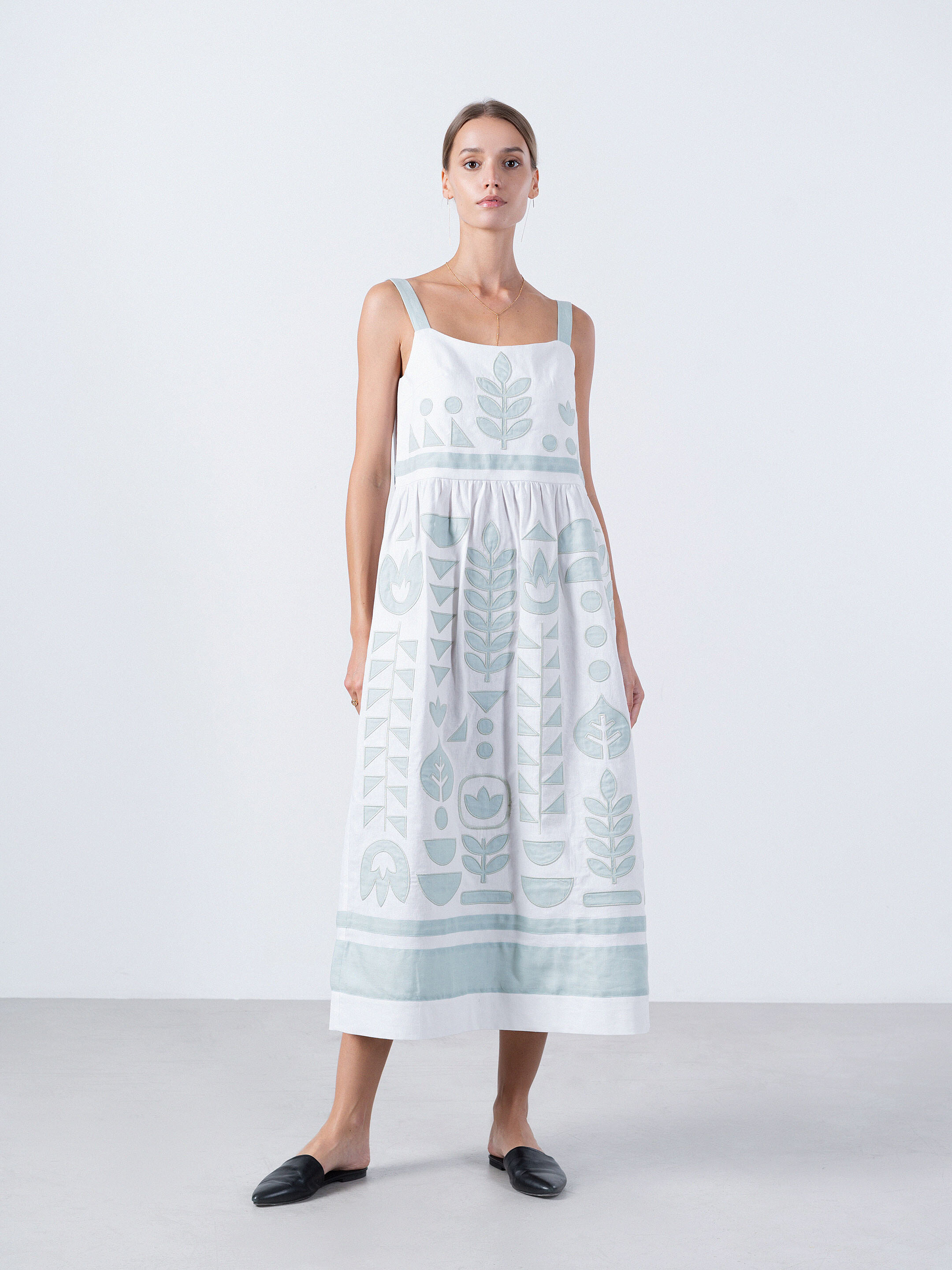 Linen white sundress with applique White Planta Buy