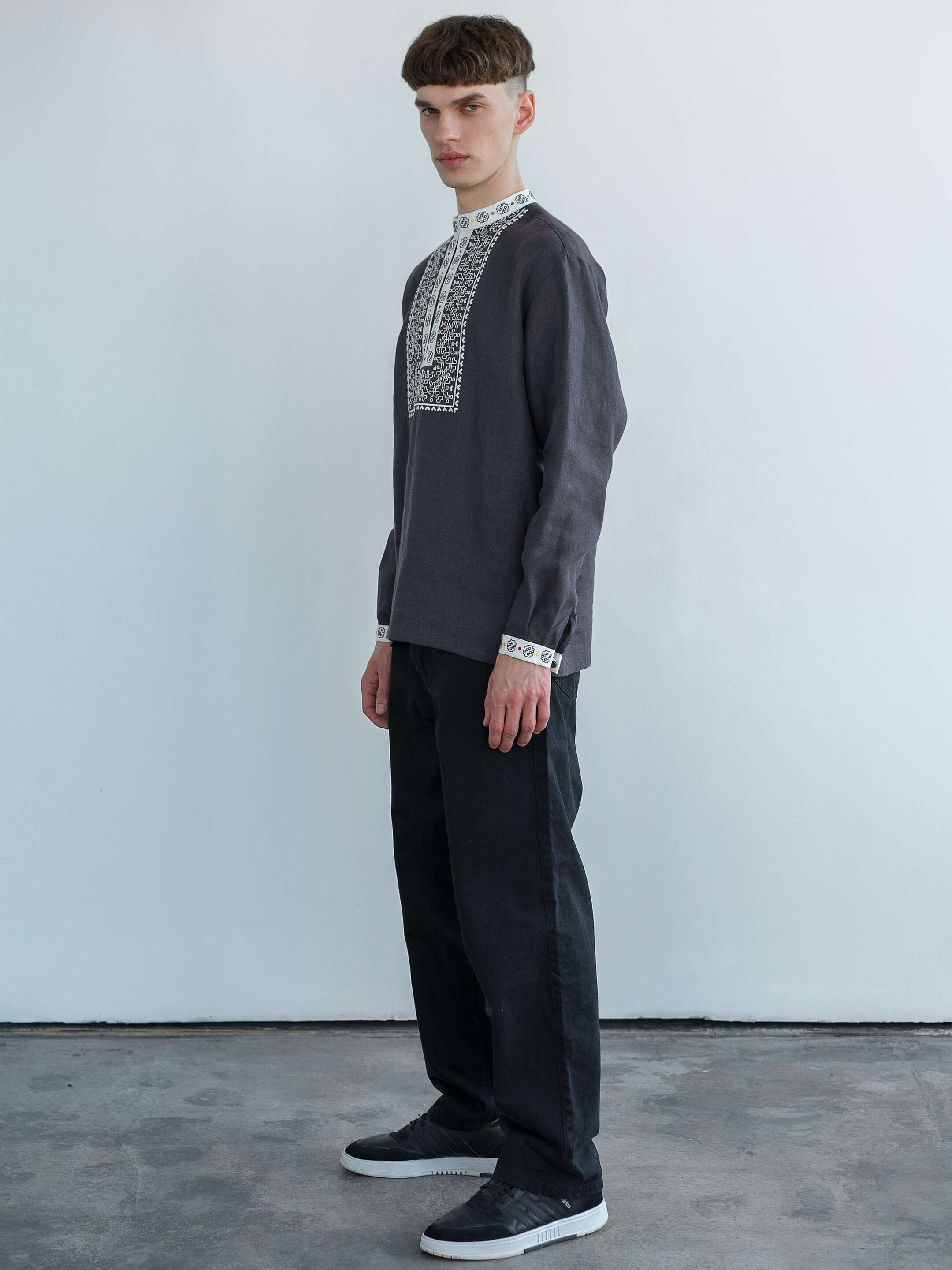 Linen shirt with embroidery in graphite color Hutsul ціна