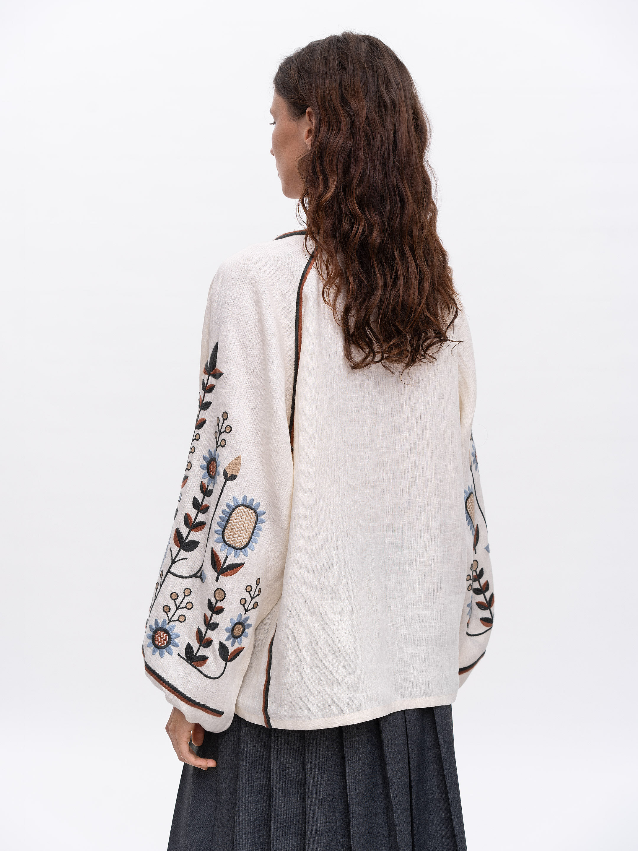 Embroidered shirt with floral ornament Lito ціна