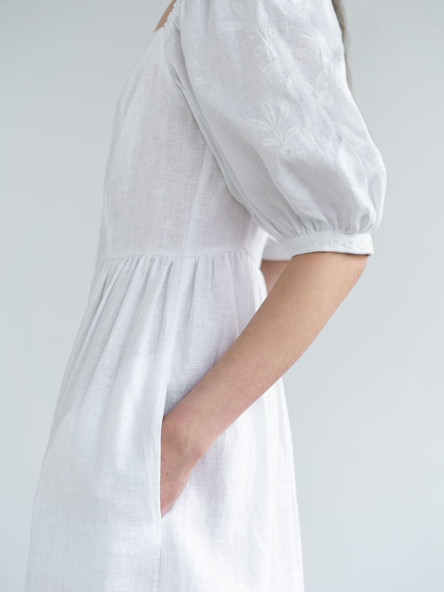 White linen dress with with embroidery in tone Magnolia [0]