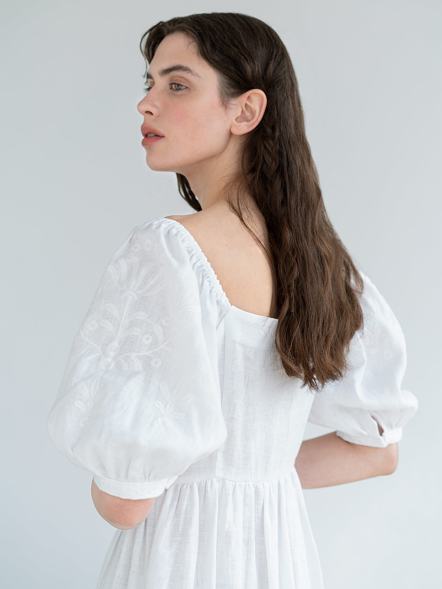 White linen dress with with embroidery in tone Magnolia [0]