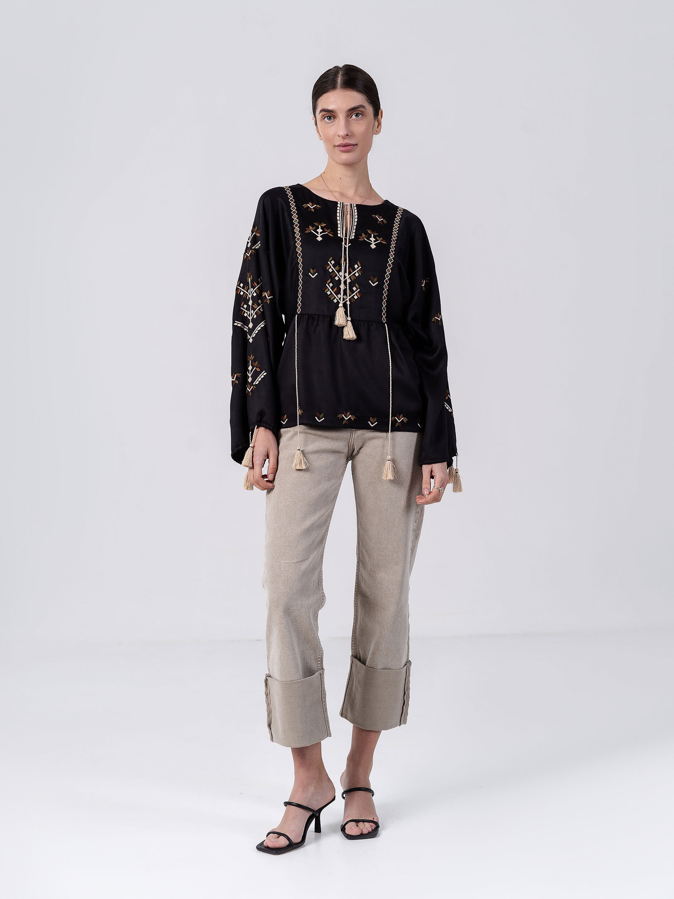 Lightweight free-cut blouse with ornaments Indi cheap