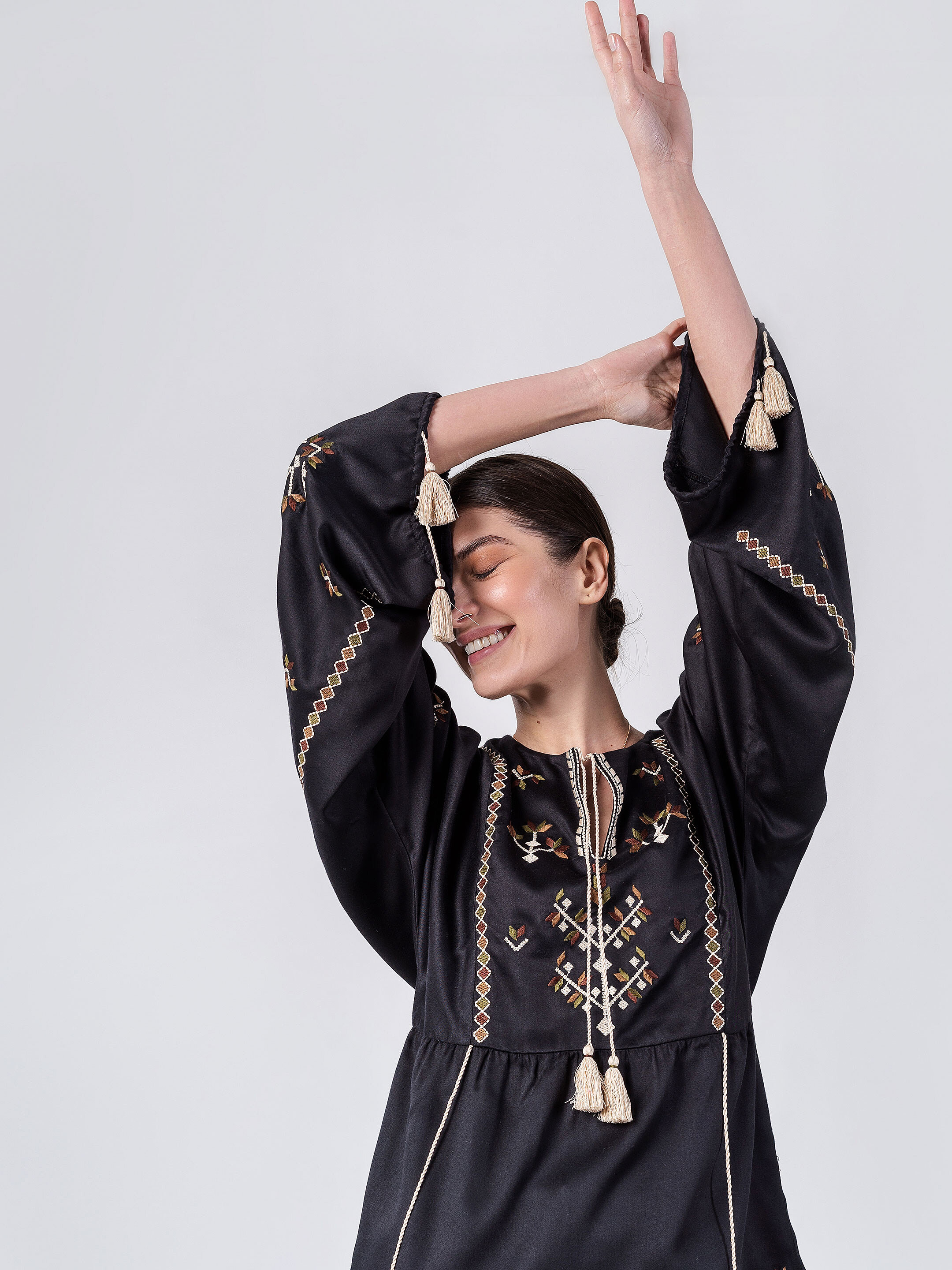 Lightweight free-cut blouse with ornaments Indi ціна