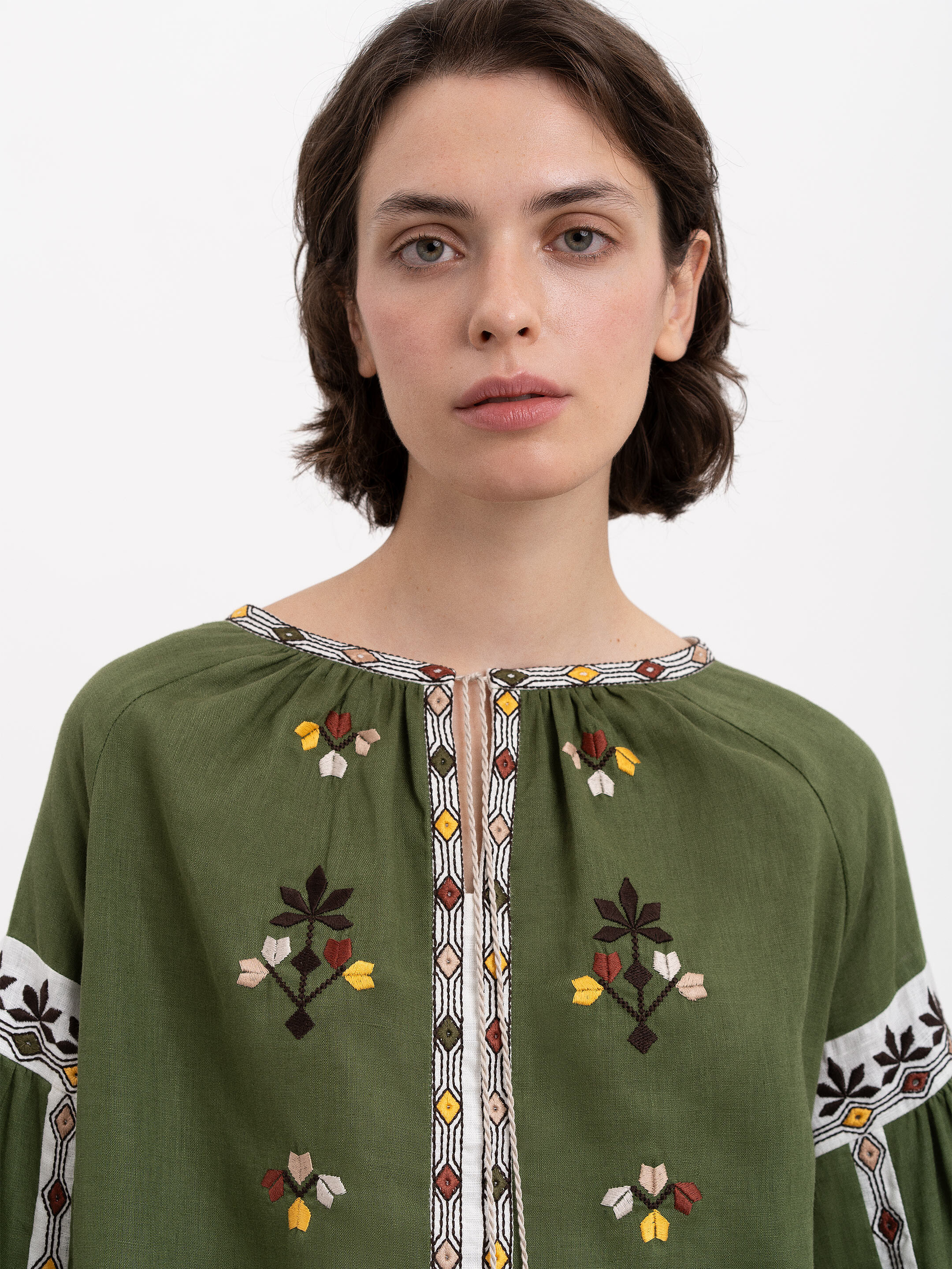 Embroidered shirt with floral ornaments Kashtan photo