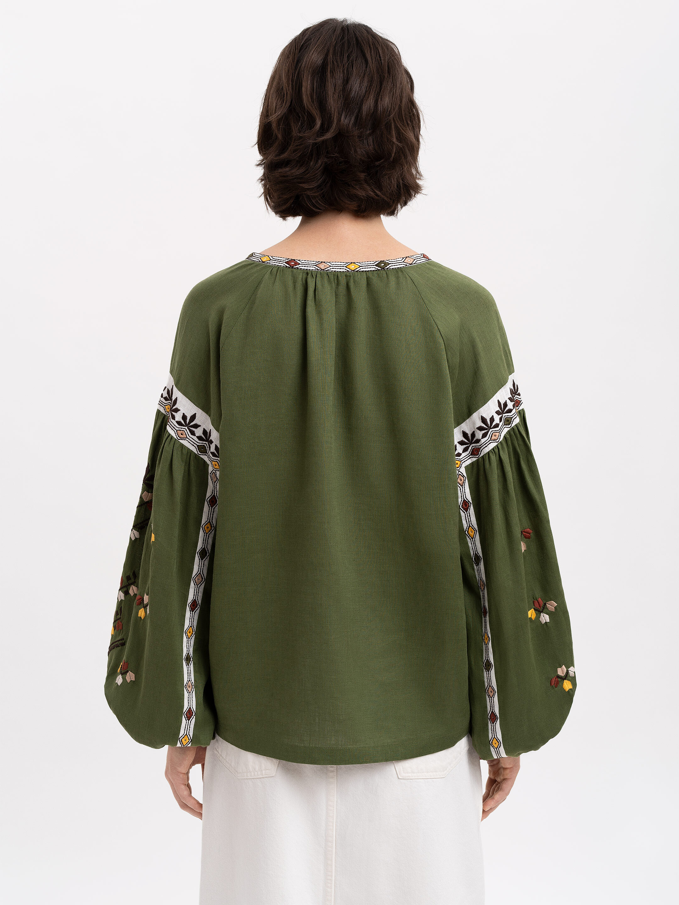 Embroidered shirt with floral ornaments Kashtan choose