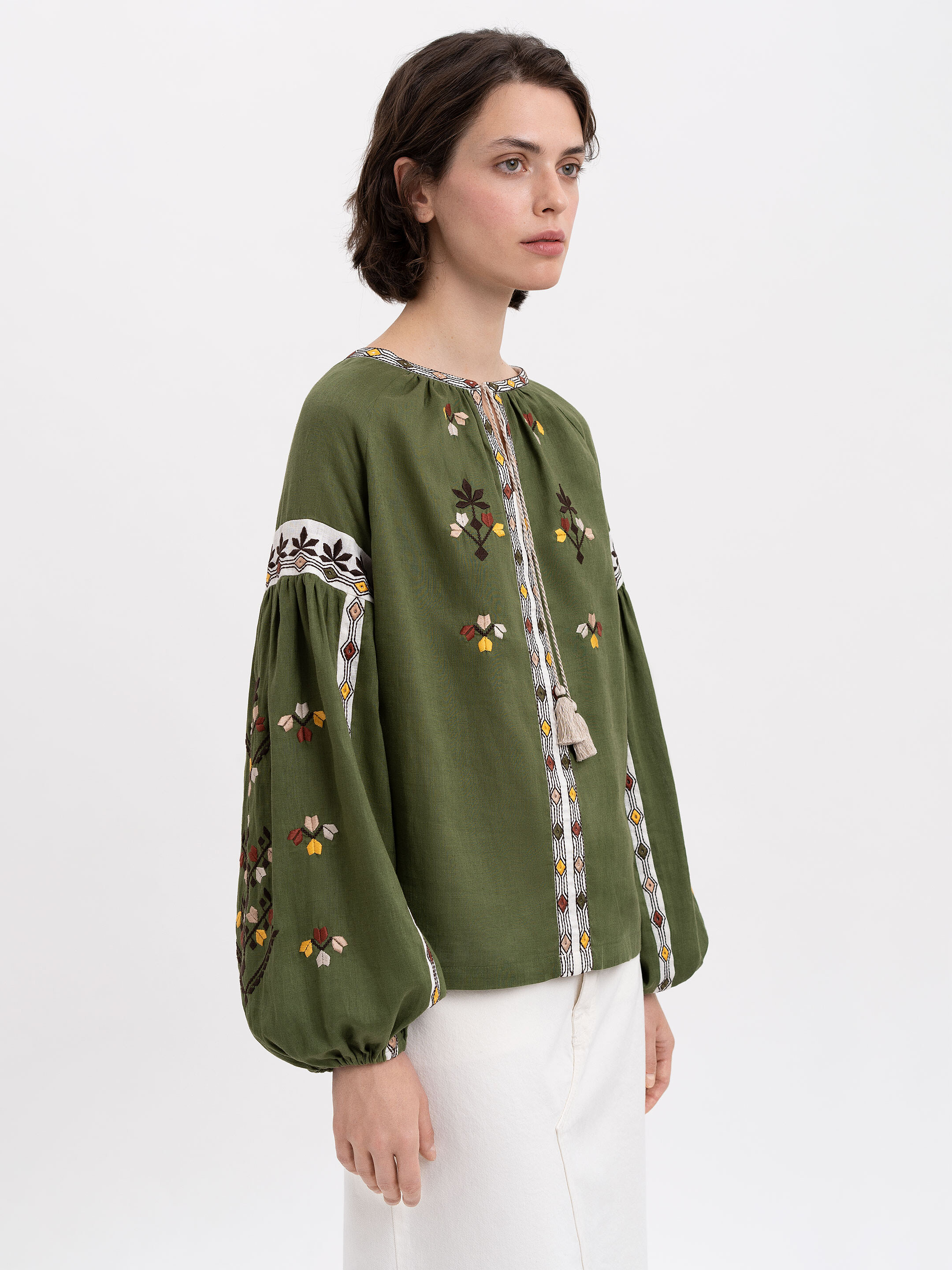 Embroidered shirt with floral ornaments Kashtan fitting