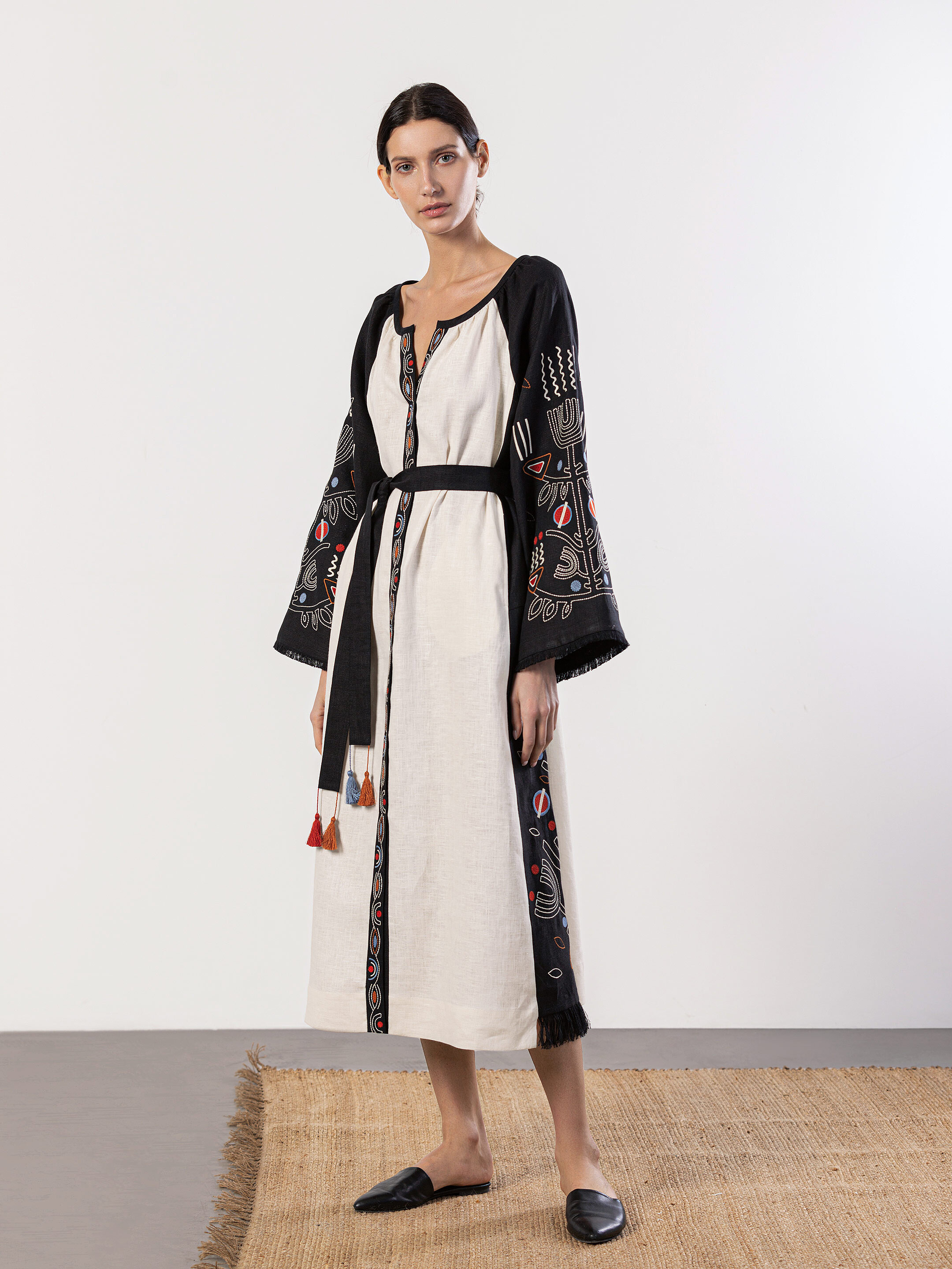 Free cut linen dress in boho style Cometa black choose