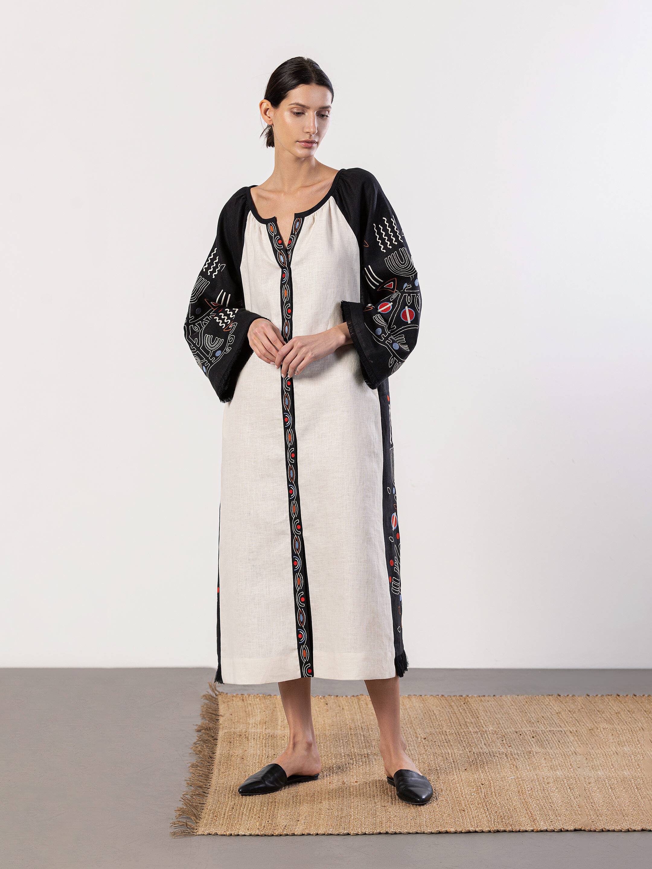 Free cut linen dress in boho style Cometa black photo