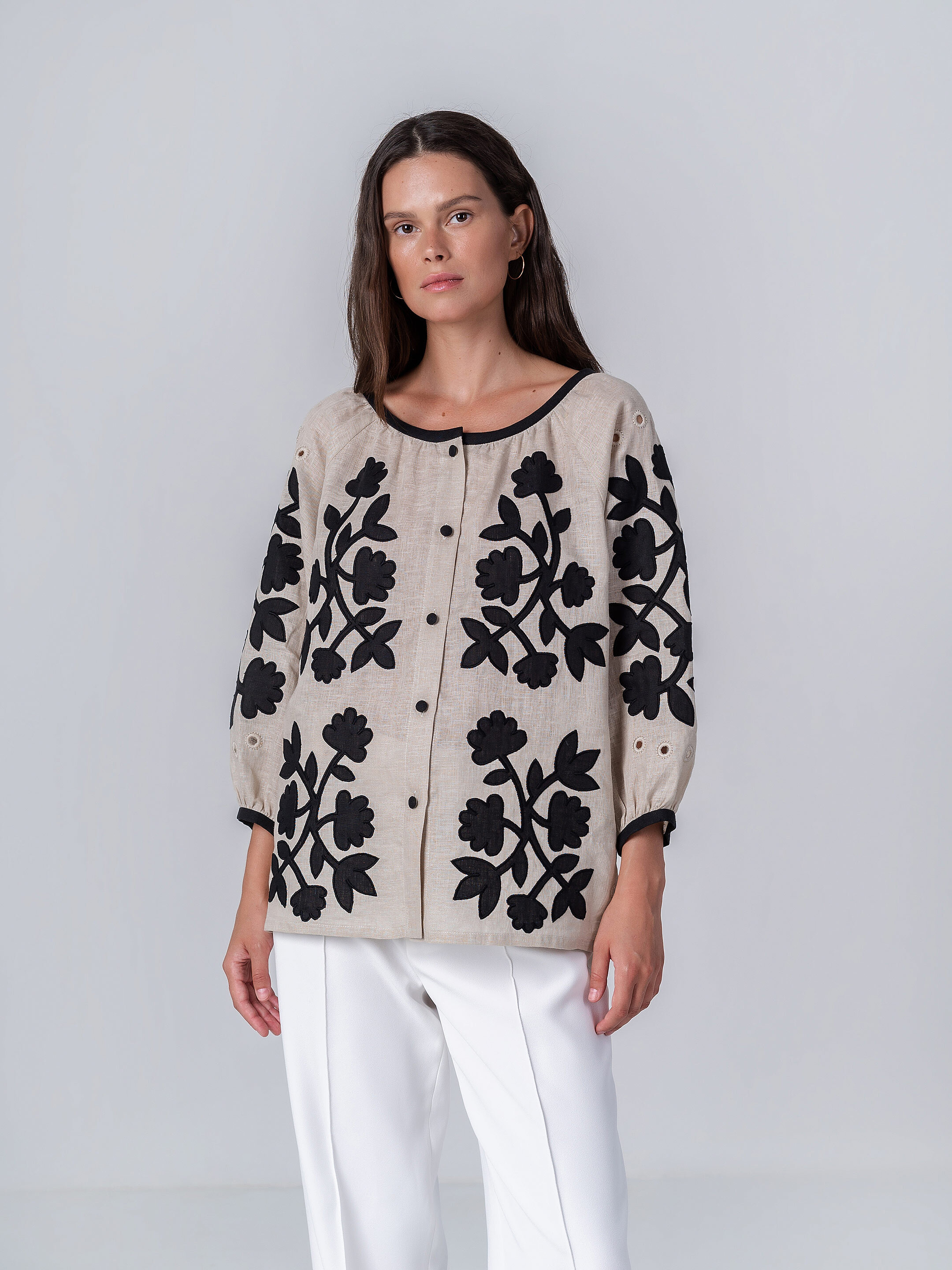 Linen blouse with applique Zagadka Black fitting
