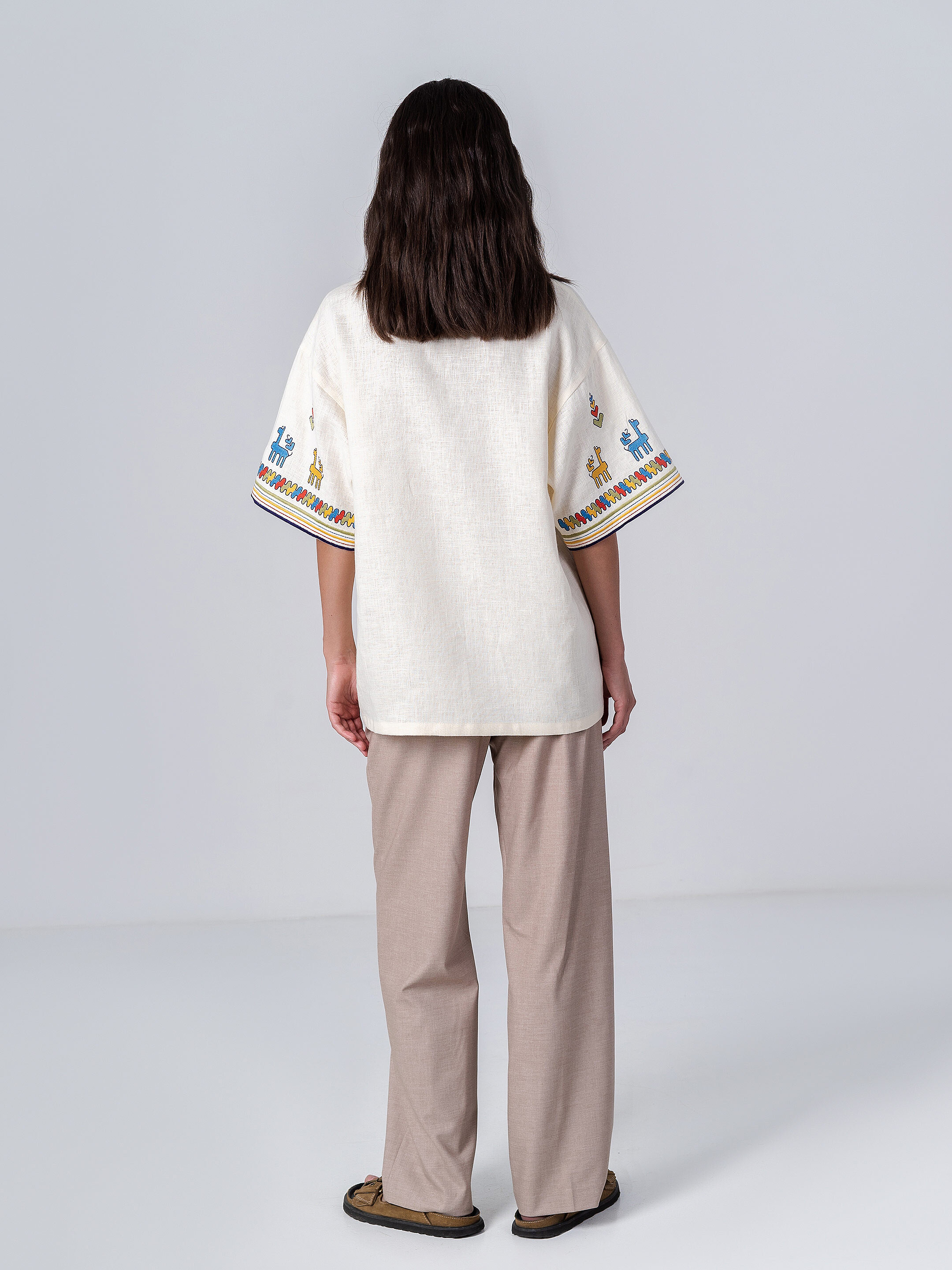 Linen shirt with short sleeves and embroidery Konyk choose