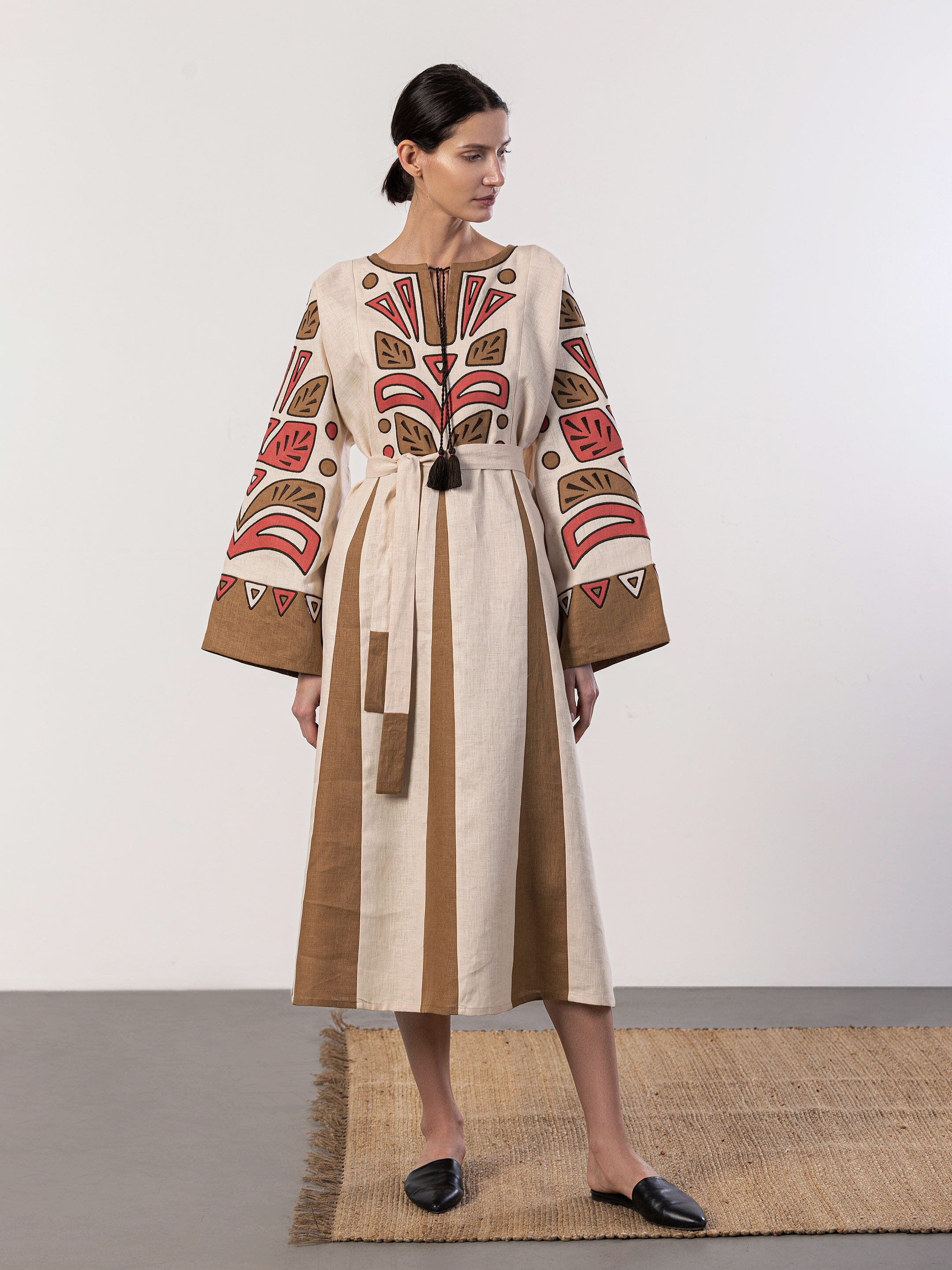 Free cut linen dress with applique Rio ціна
