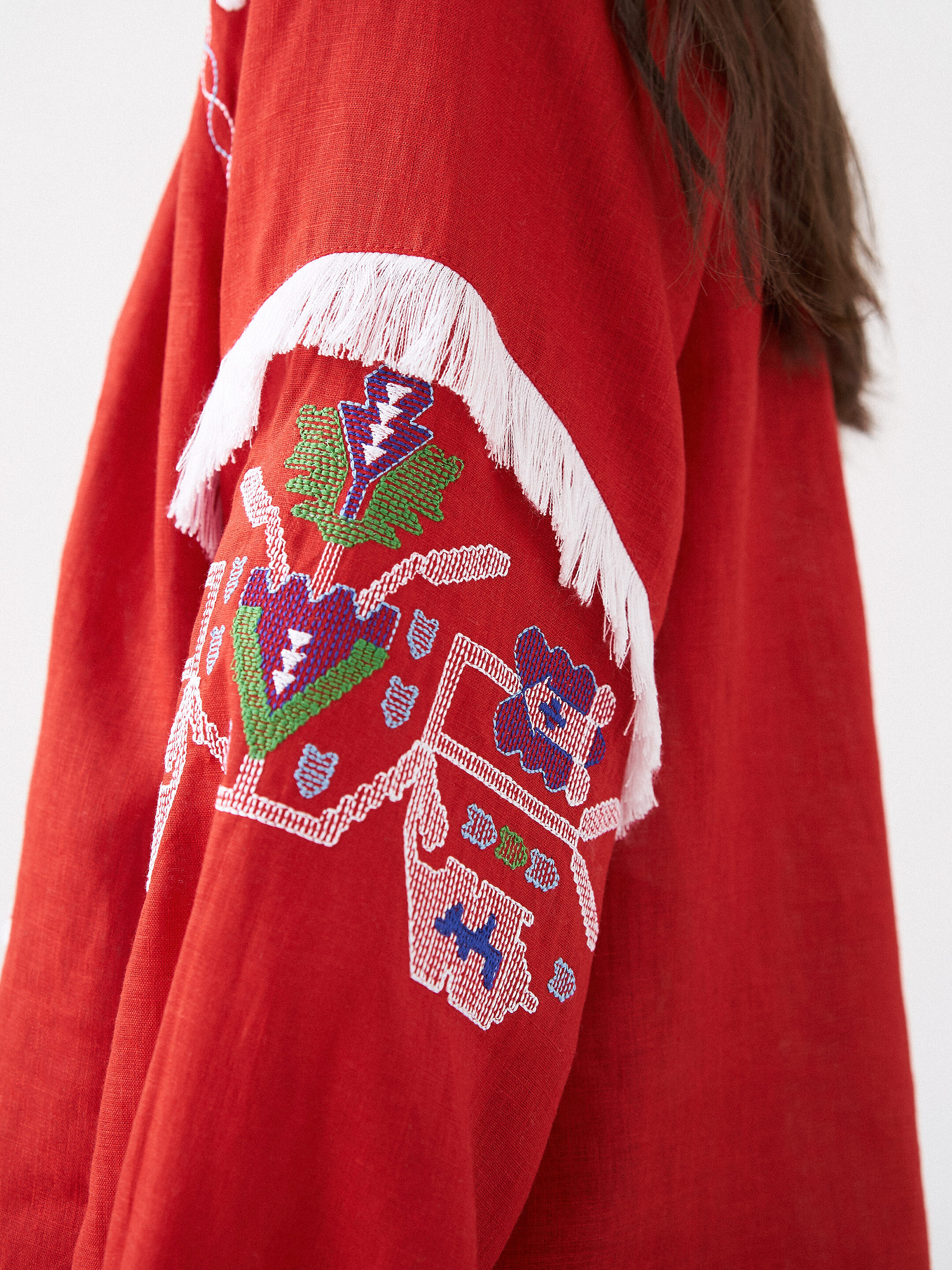 Linen shirt with floral embroidery Oksamyt choose
