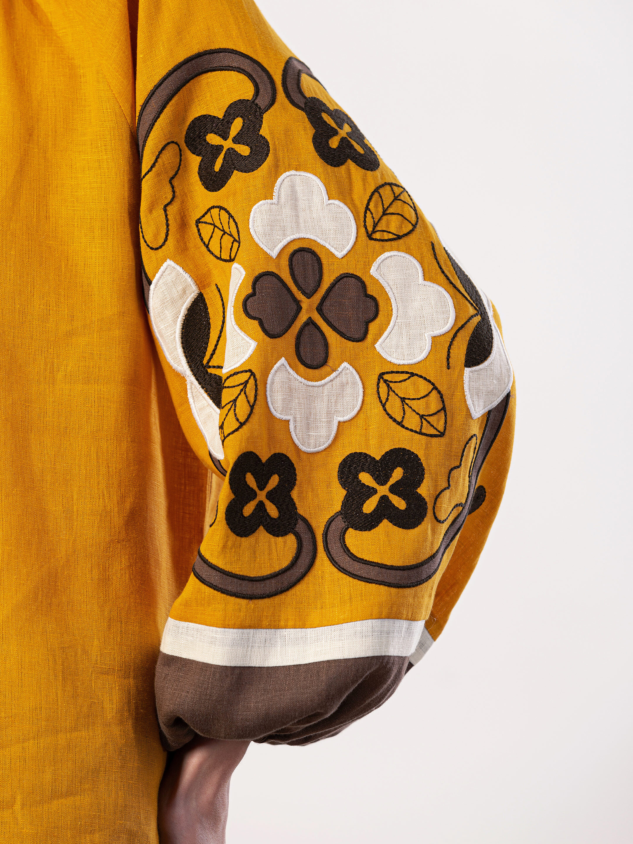 Embroidered shirt in yellow linen Sunny choose