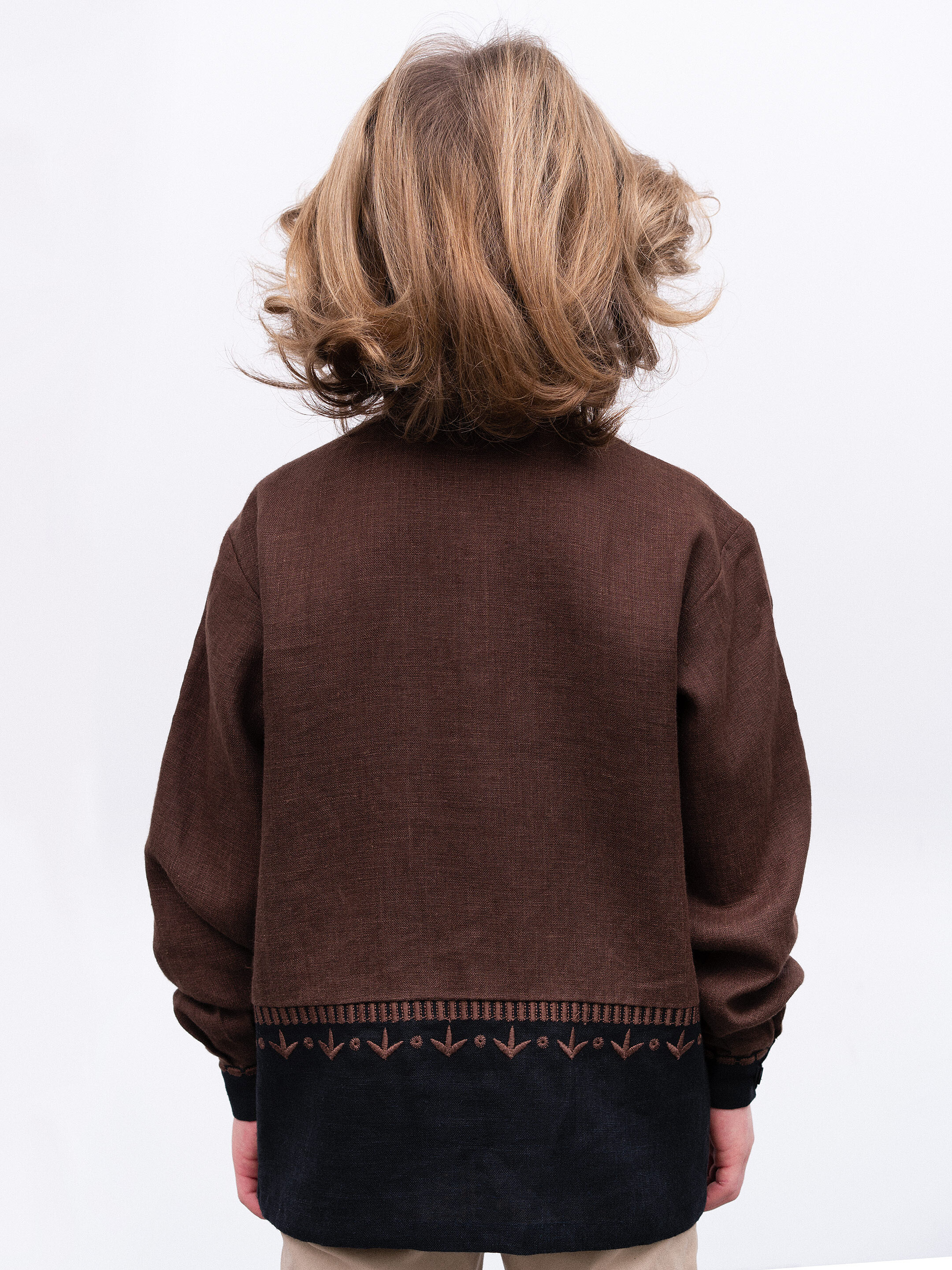 Embroidered shirt for a boy Sirko photo
