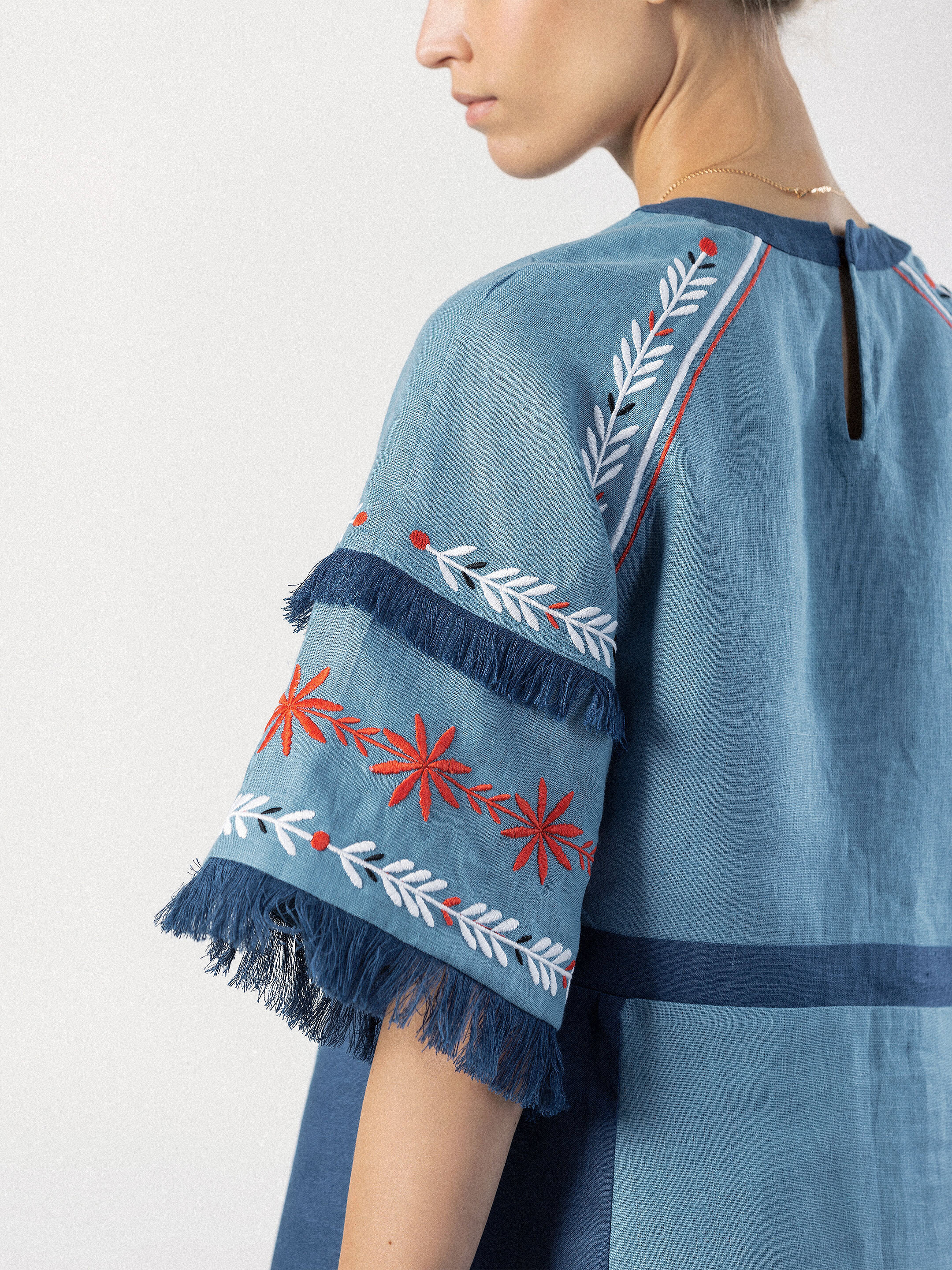 Short linen dress with embroidery Blue Bell fitting