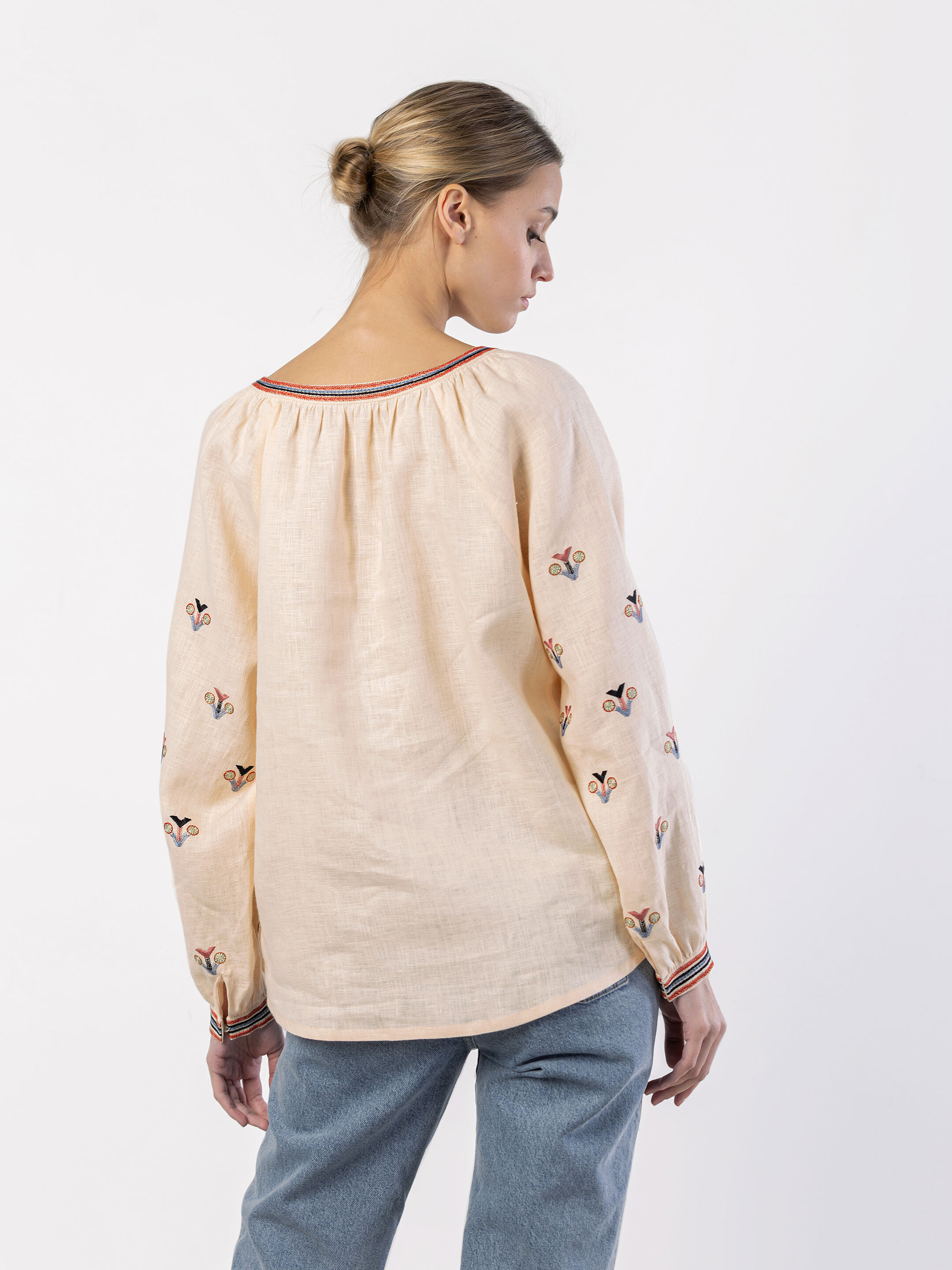 Embroidered shirt in beige linen with geometric embroidery Cream Soda photo