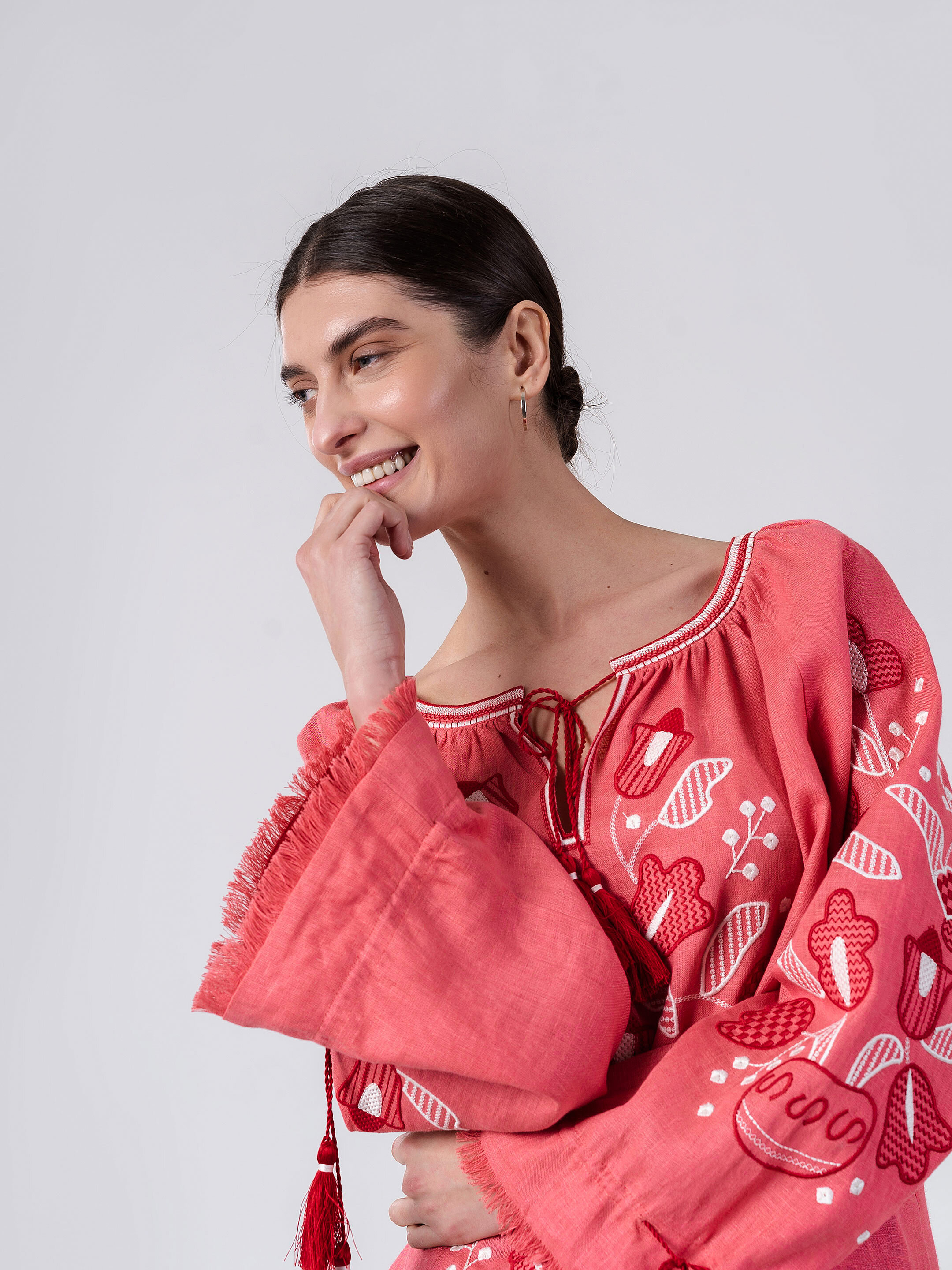 Linen embroidered shirt with floral ornament Pink Harmony choose