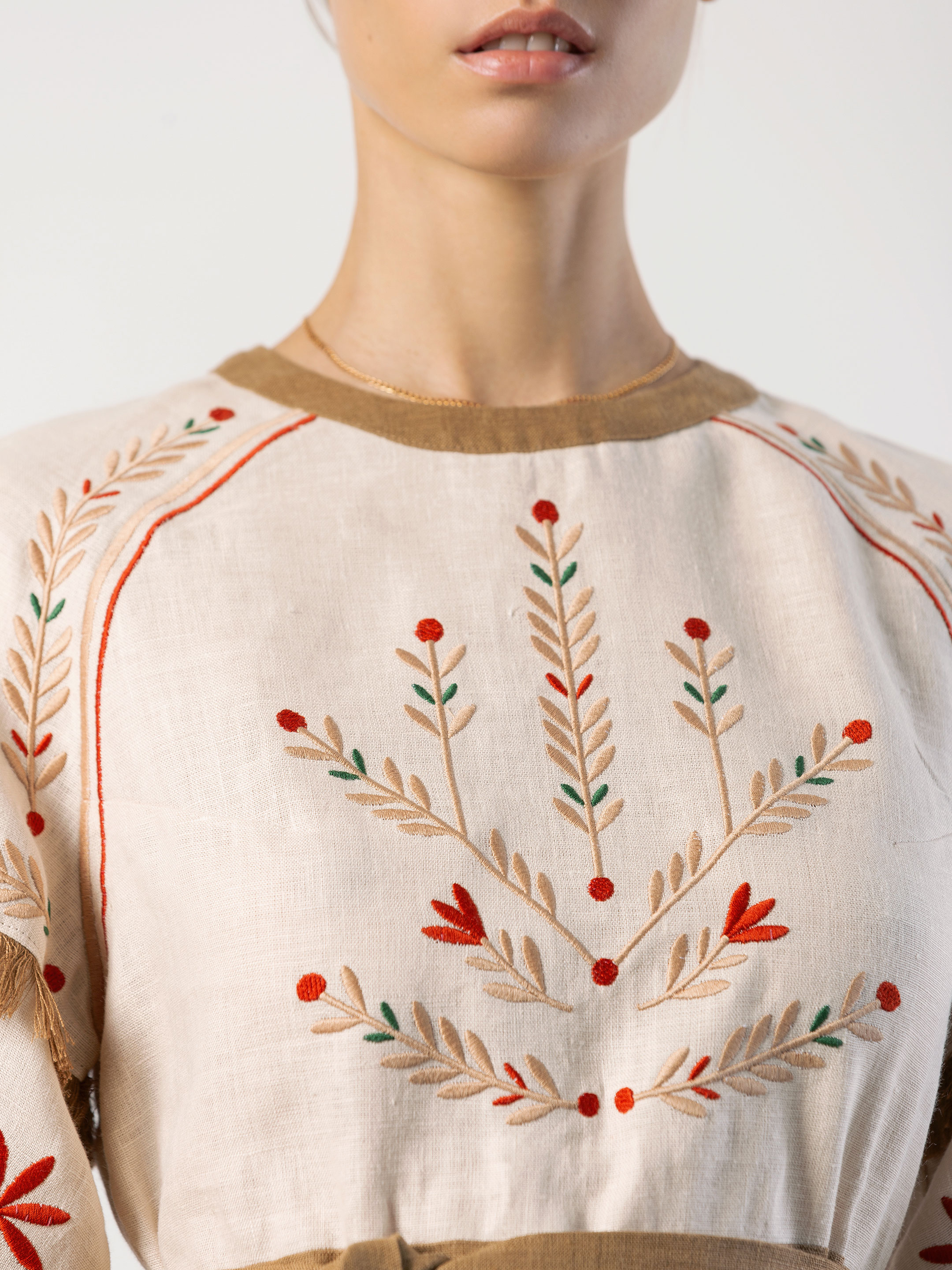 Embroidered beige dress with fringe BELL - photo 2