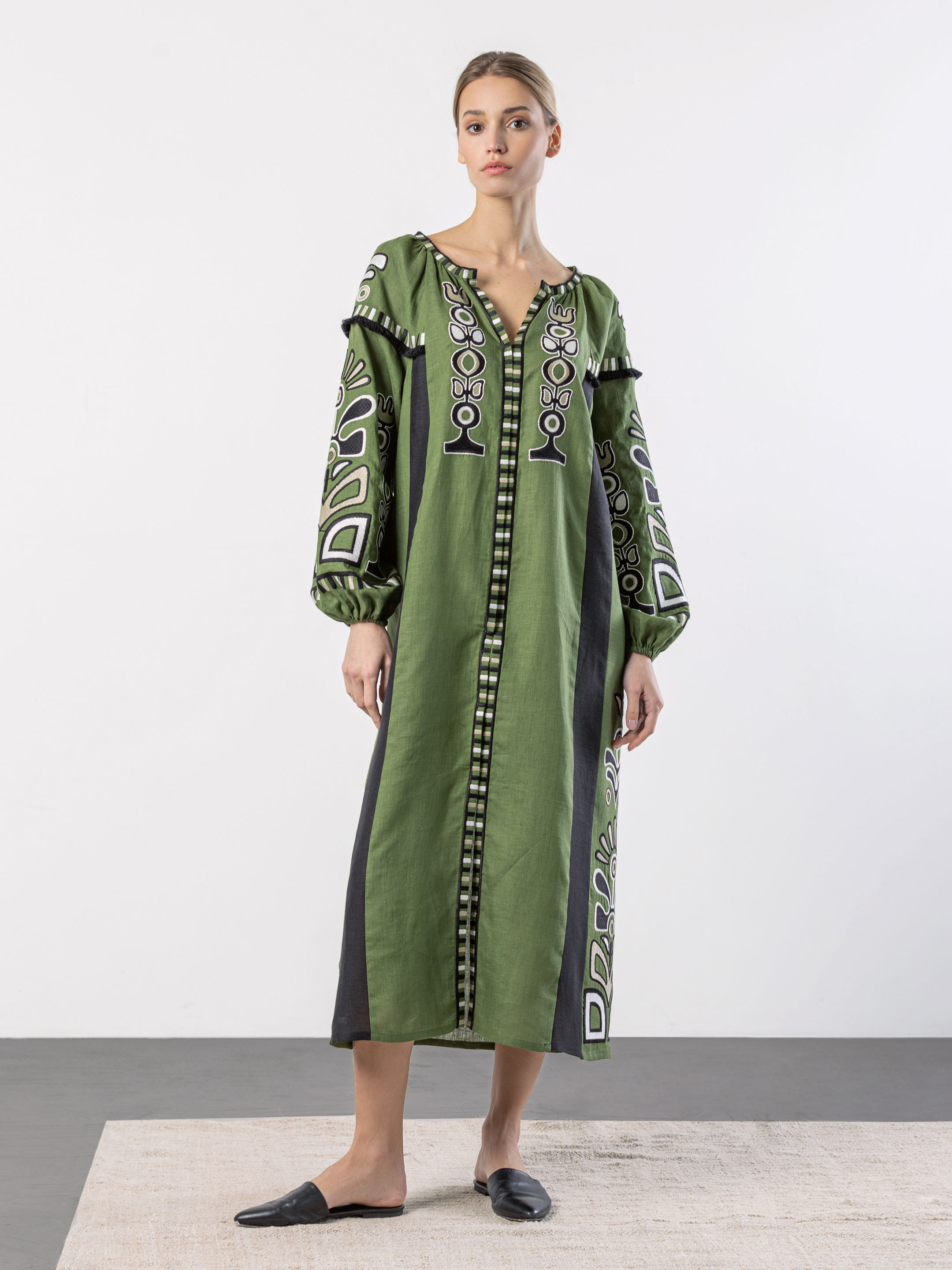 Green dress with black applique and embroidery VILHA - photo 1