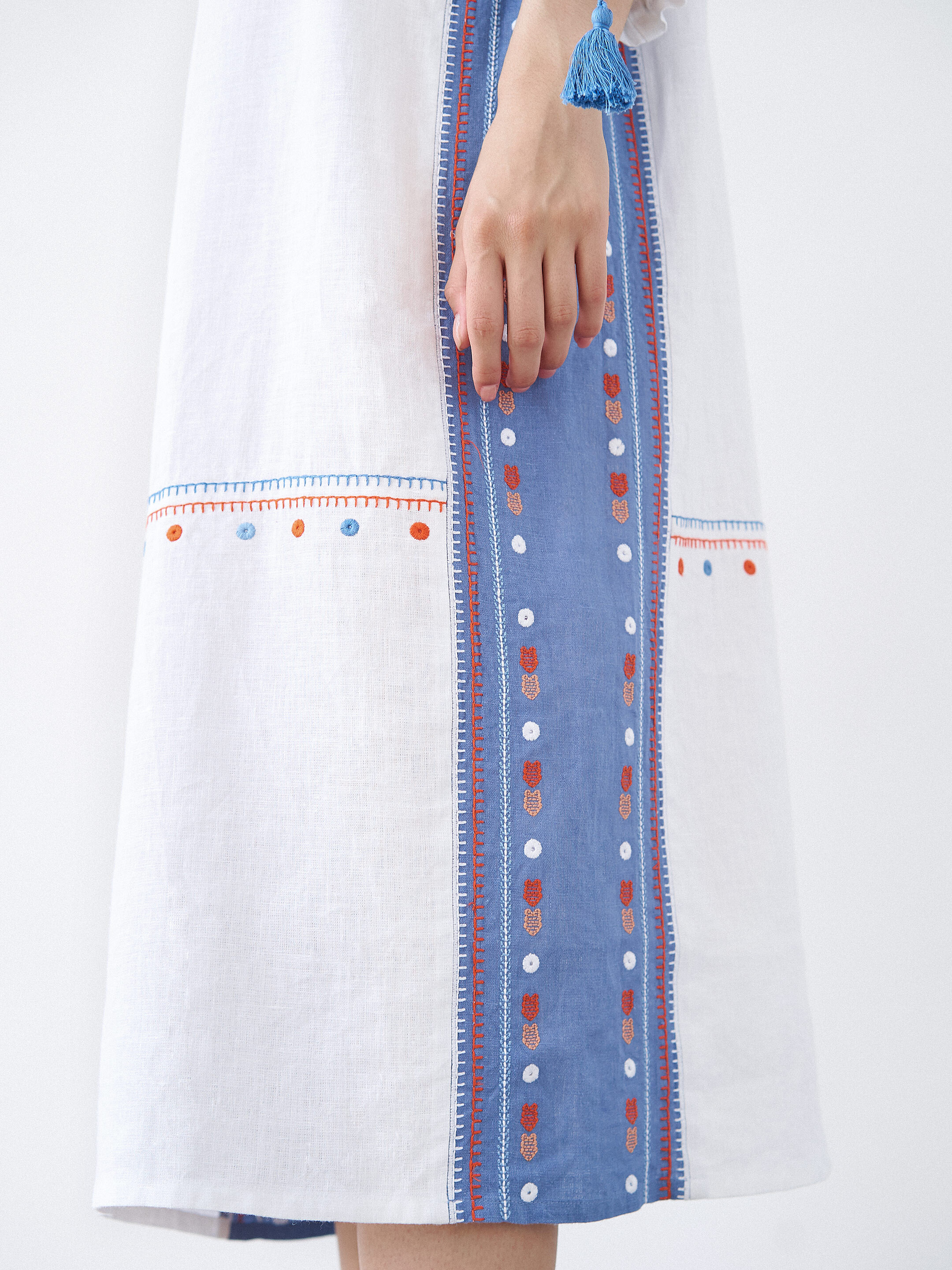 Embroidered dress Svitlo fitting