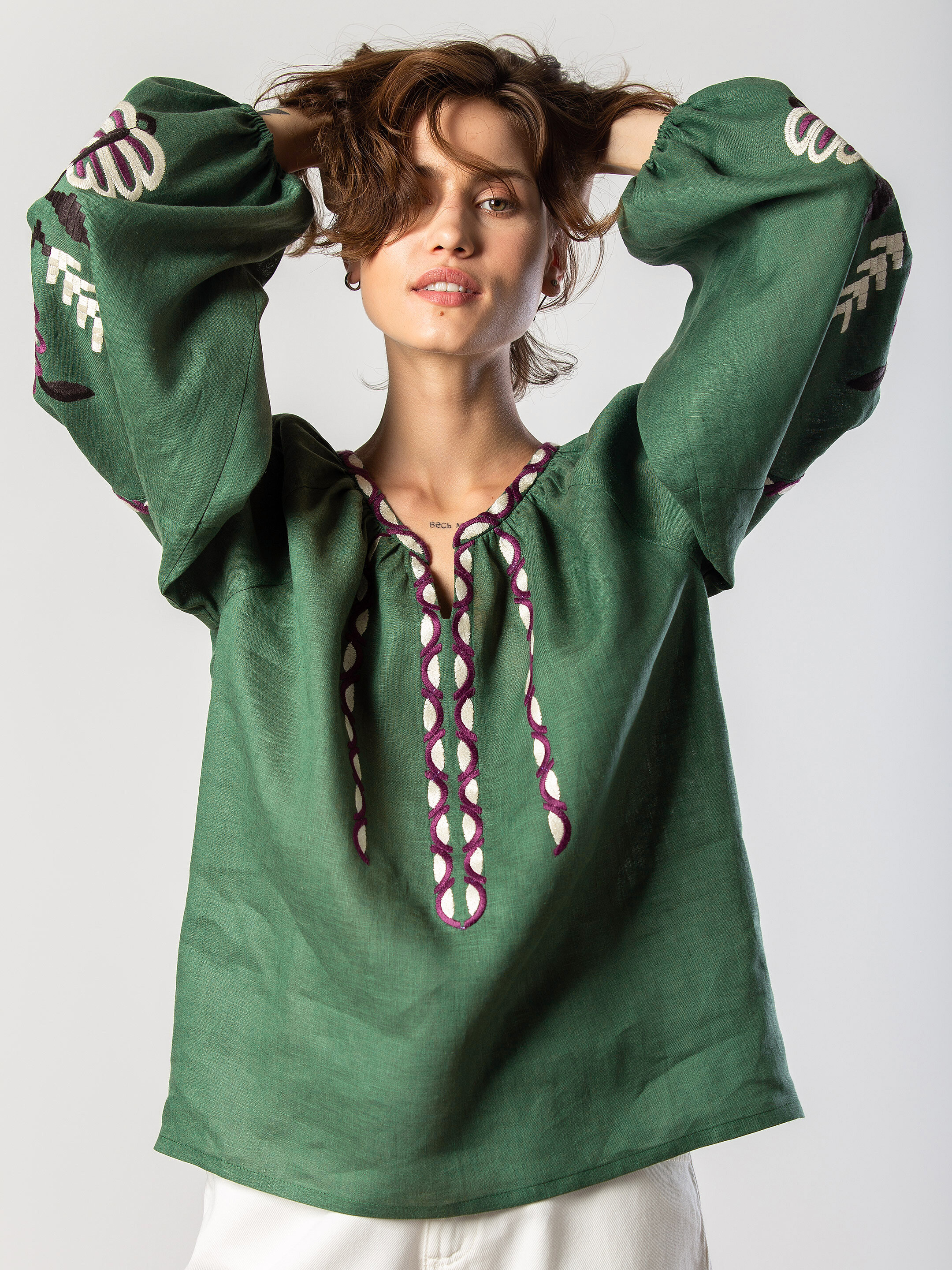 Embroidered shirt in linen with floral ornament Butterfly green ціна