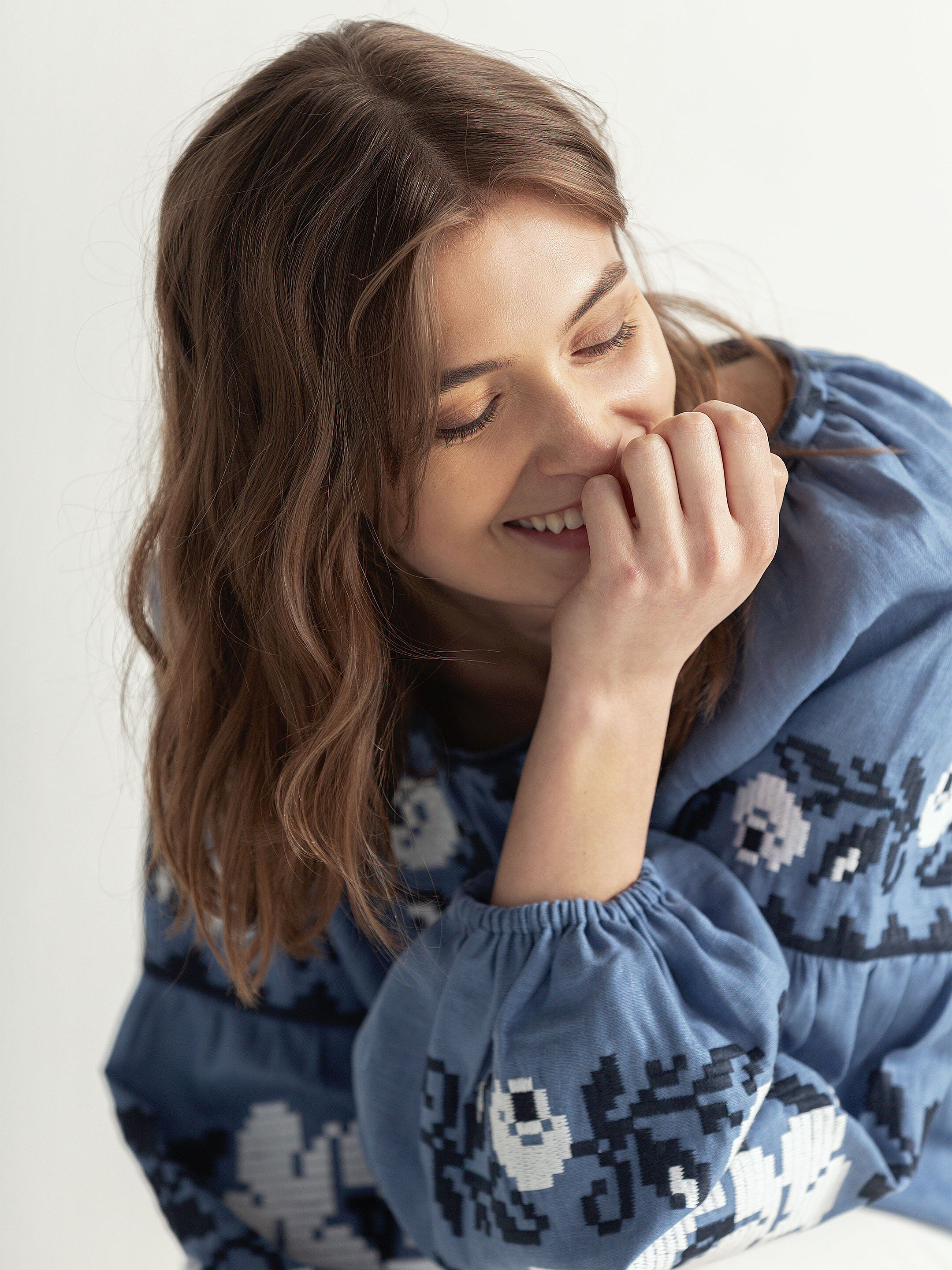 Embroidered shirt in blue linen FLOW 2 cheap