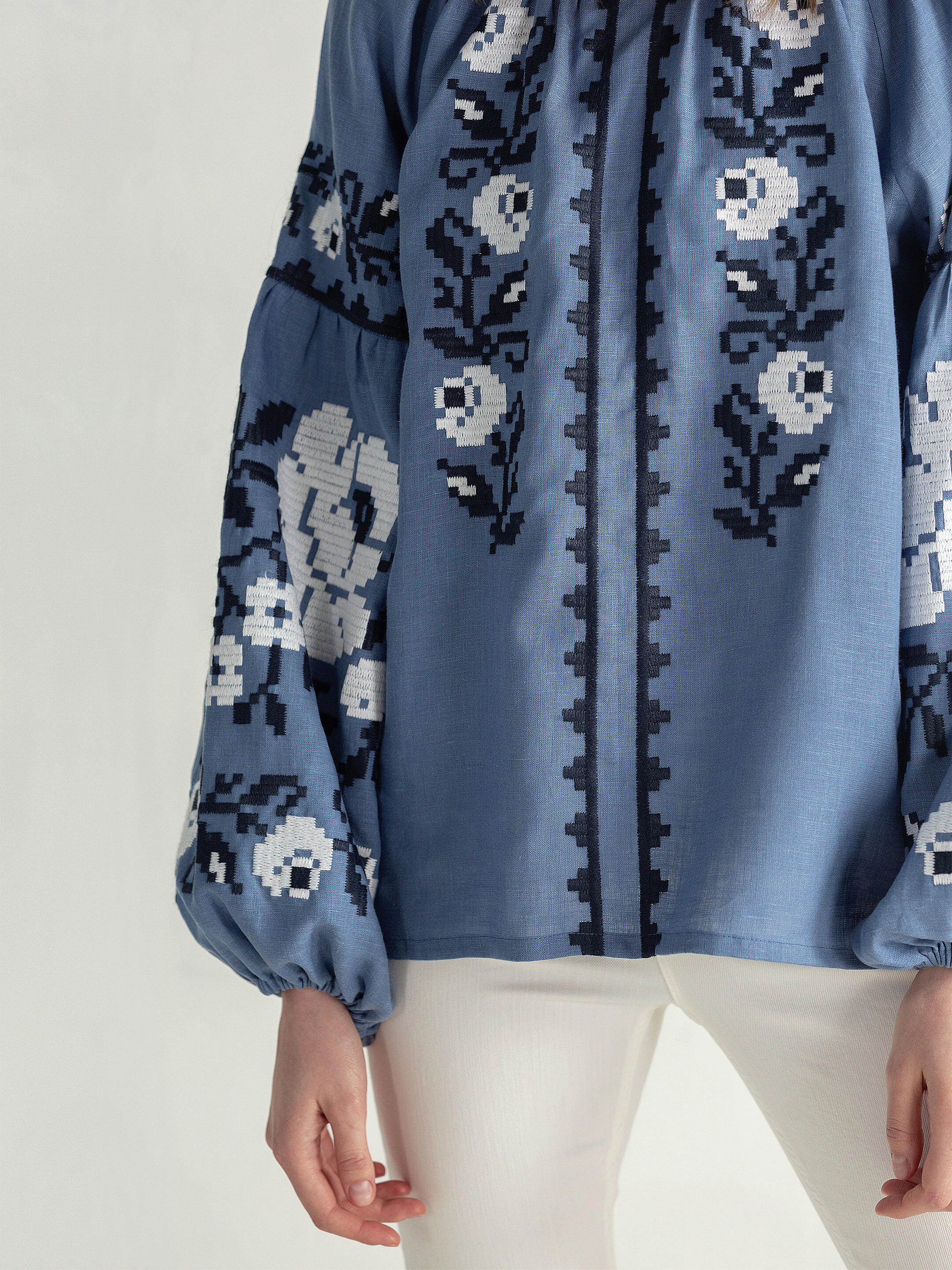 Embroidered shirt in blue linen FLOW 2 fitting