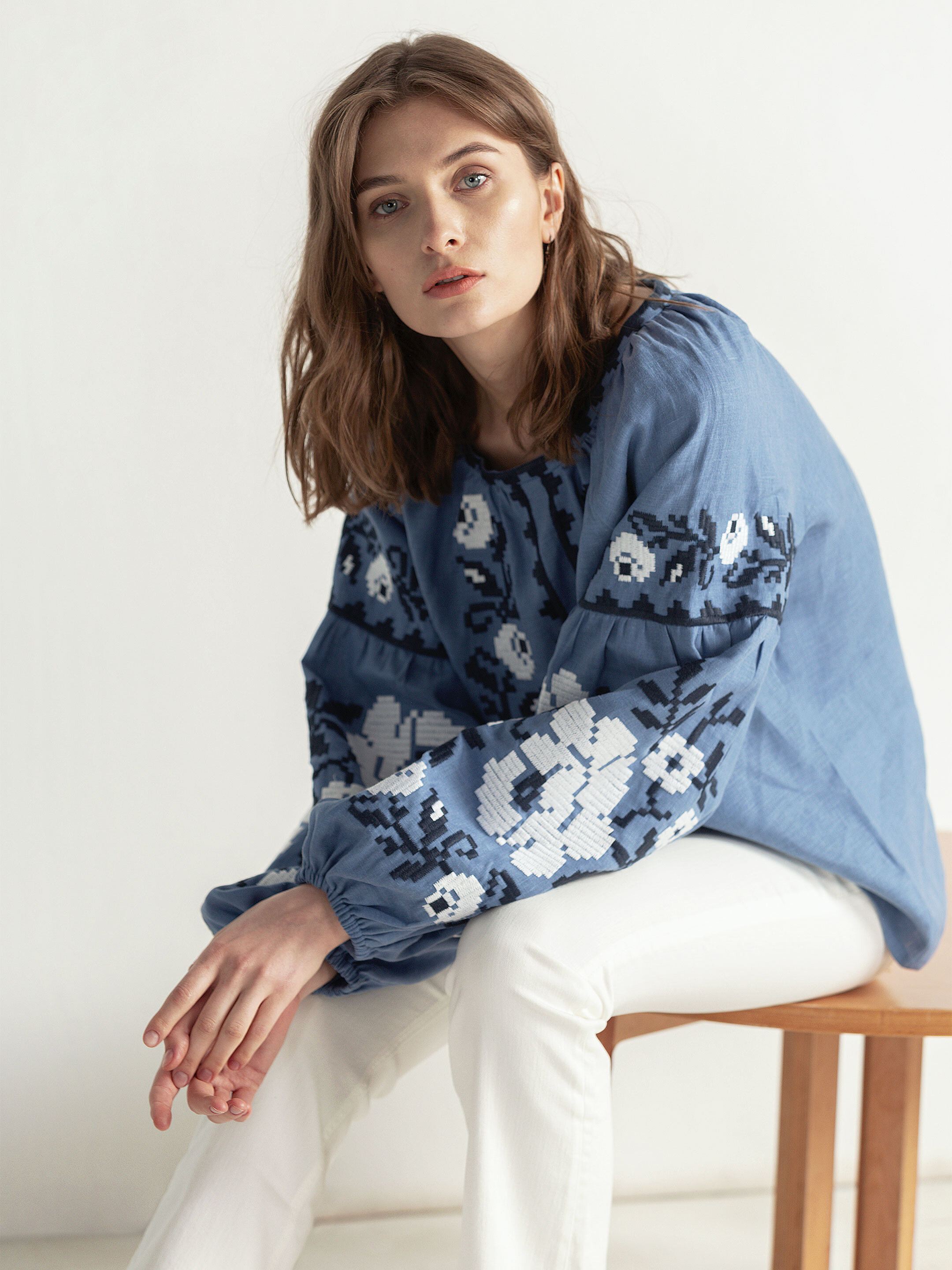 Embroidered shirt in blue linen FLOW 2 choose