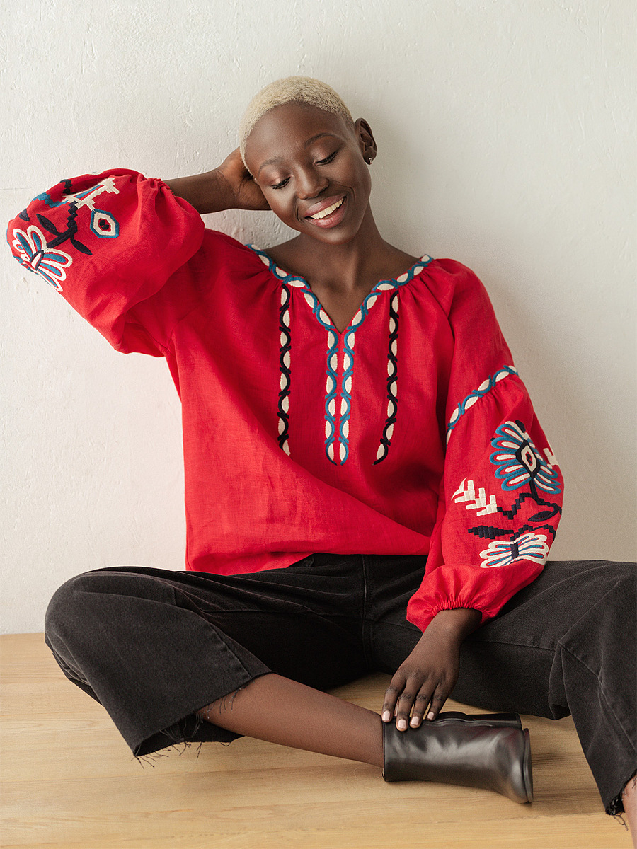 Embroidered shirt in linen with floral ornament Butterfly red [0]