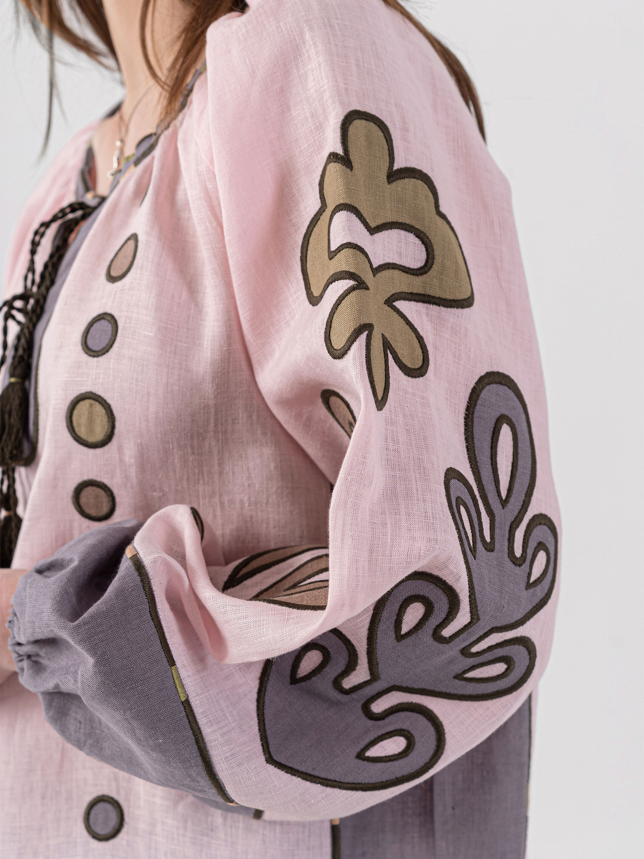 Pale pink linen blouse with applique Meduza choose