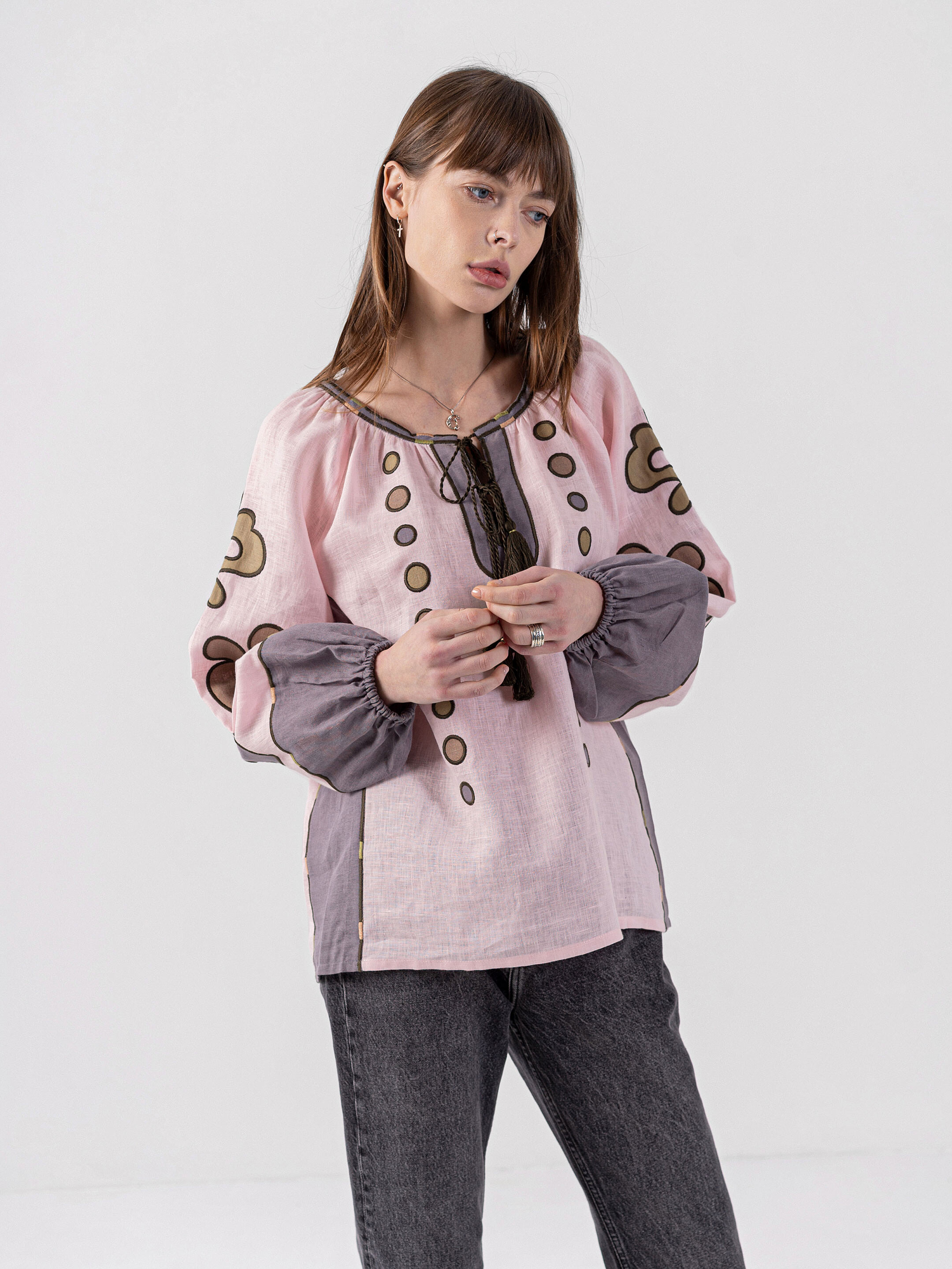 Pale pink linen blouse with applique Meduza ціна