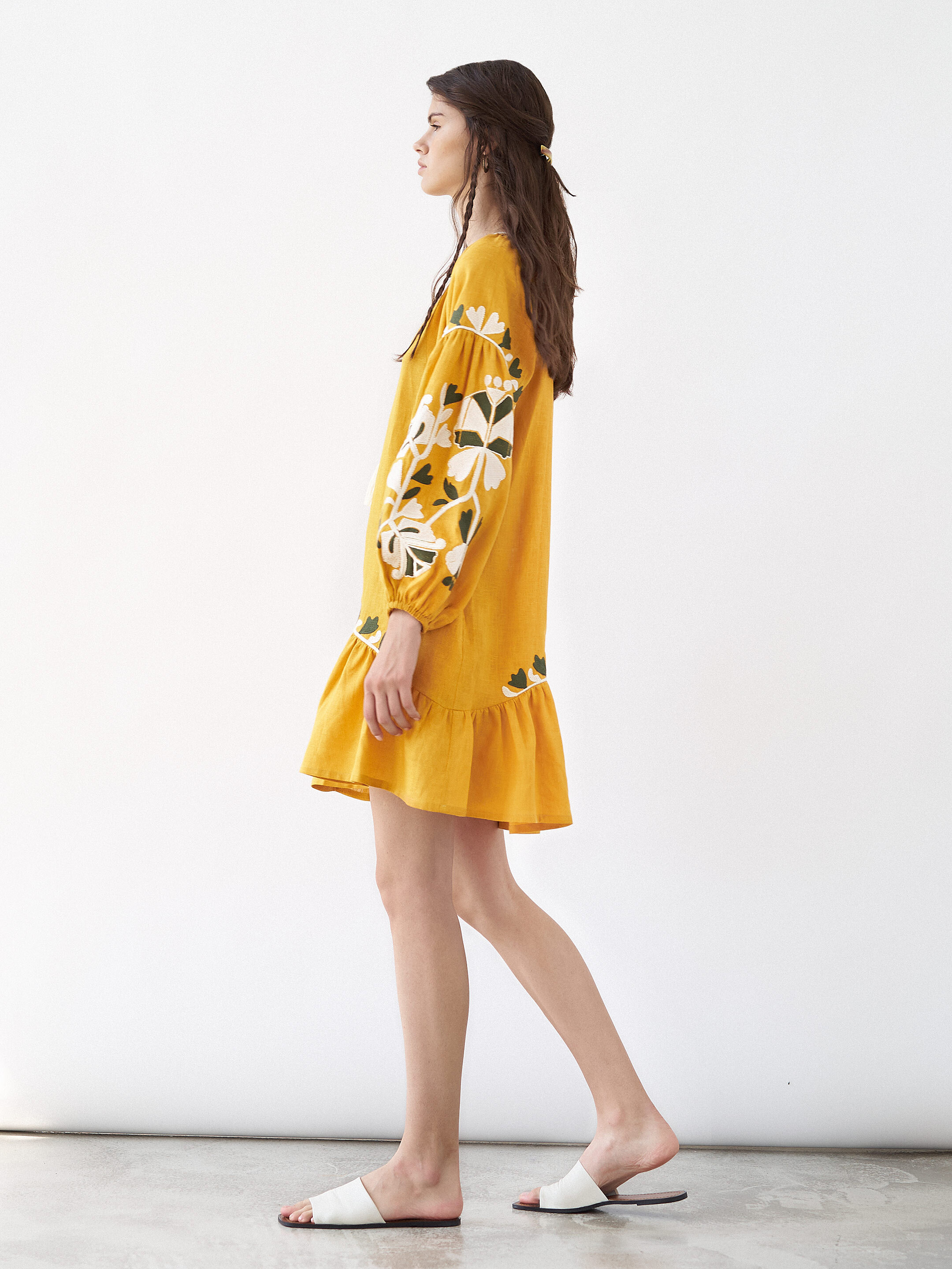 Yellow midi dress with embroidery Jungle fitting
