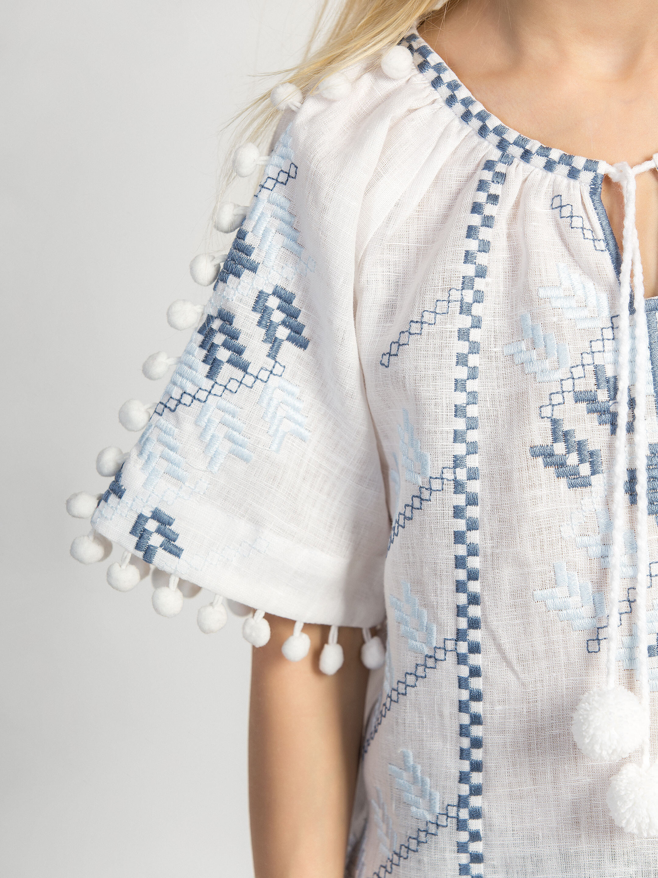 Embroidered shirt for girls White Spike photo