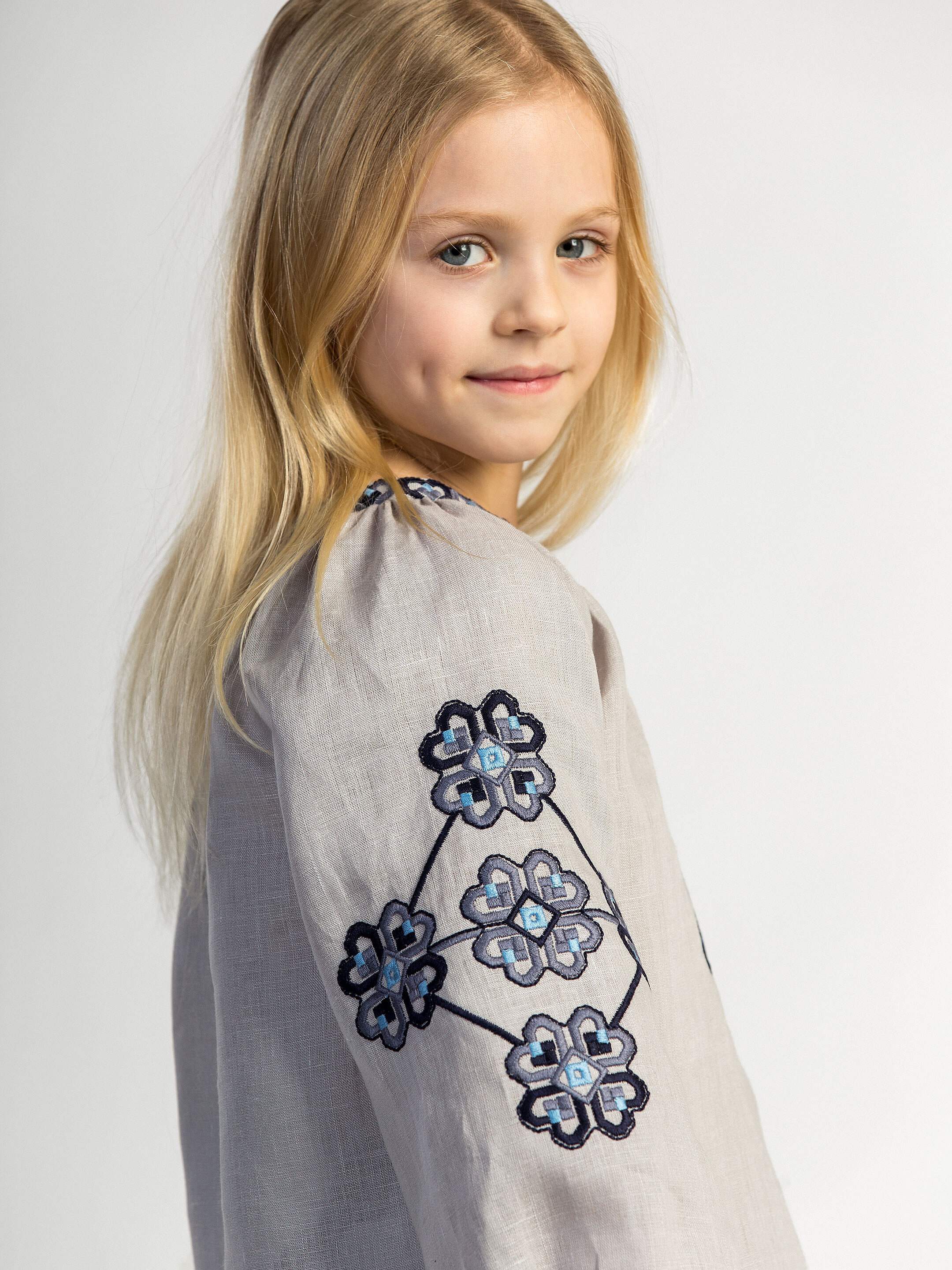Embroidered shirt for girls Heart in Ukraine